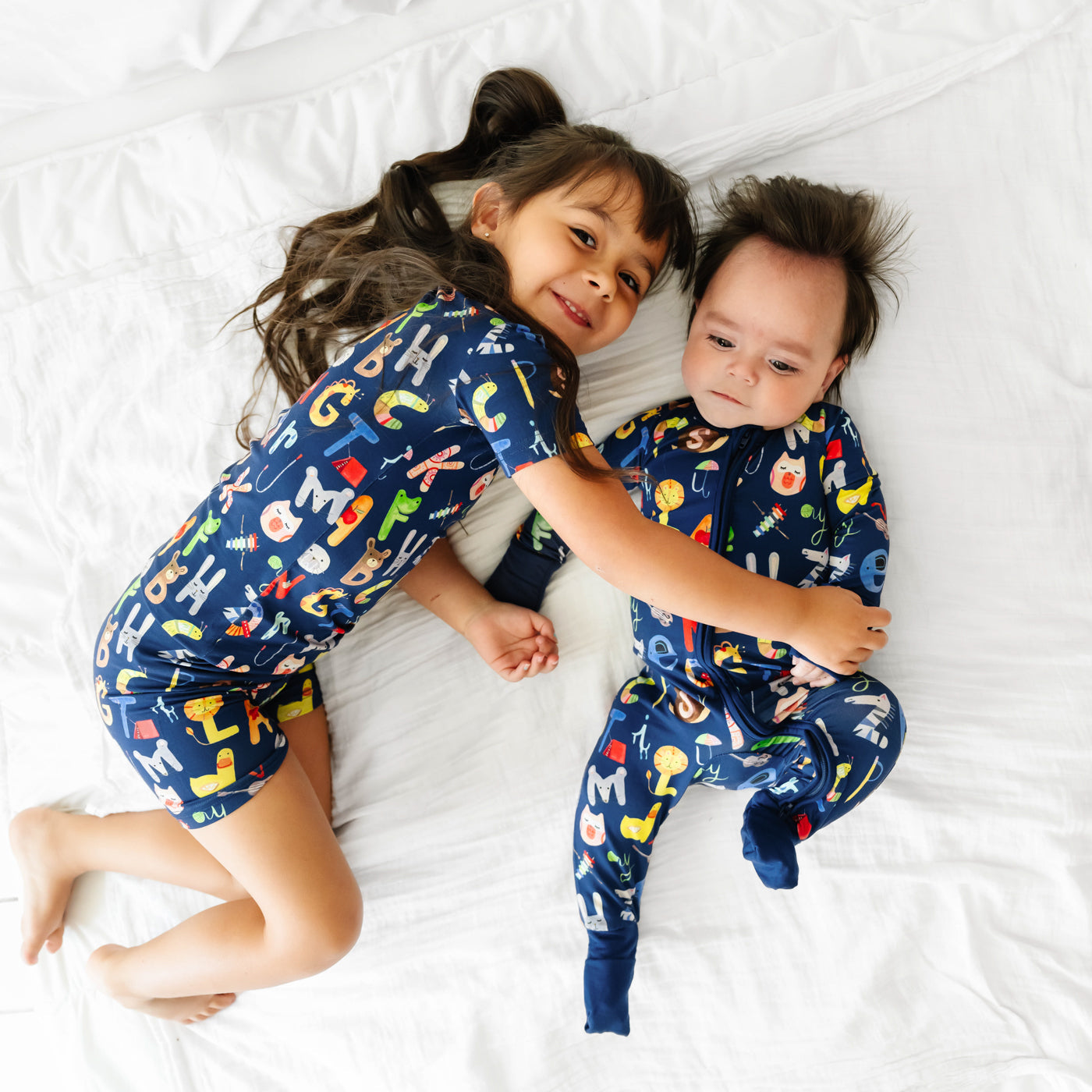 Navy Alphabet Friends Two-Piece Short Sleeve & Shorts Pajama Set、mySite、g9winljtr