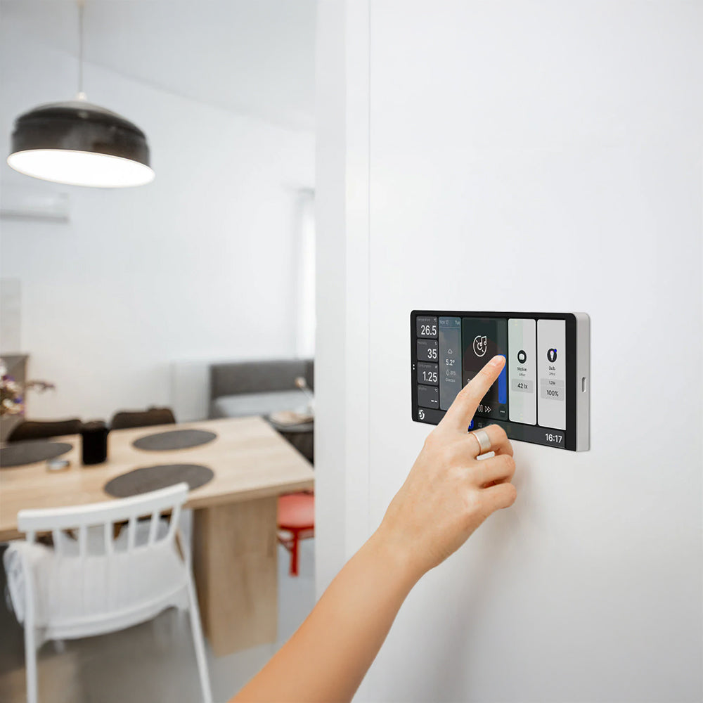 Shelly Painel tátil de parede com ecrã de 6,95″ WiFi Bluetooth em Silver - Wall Display X2、mySite、fannypackpong