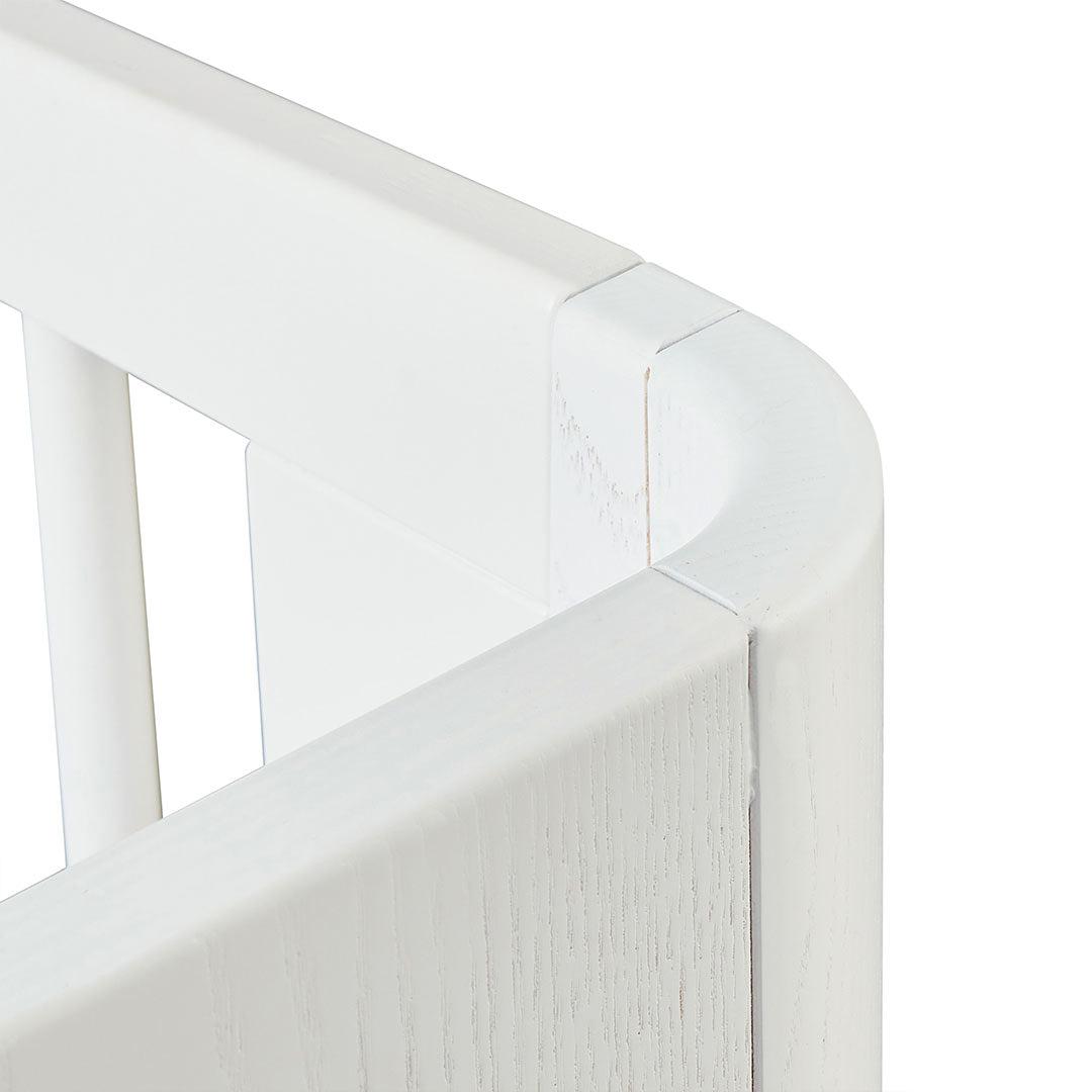  Gaia Baby Hera Cot Bed + Dresser Two Piece Bundle - Scandi-White + Natural、mySite、merchandisen