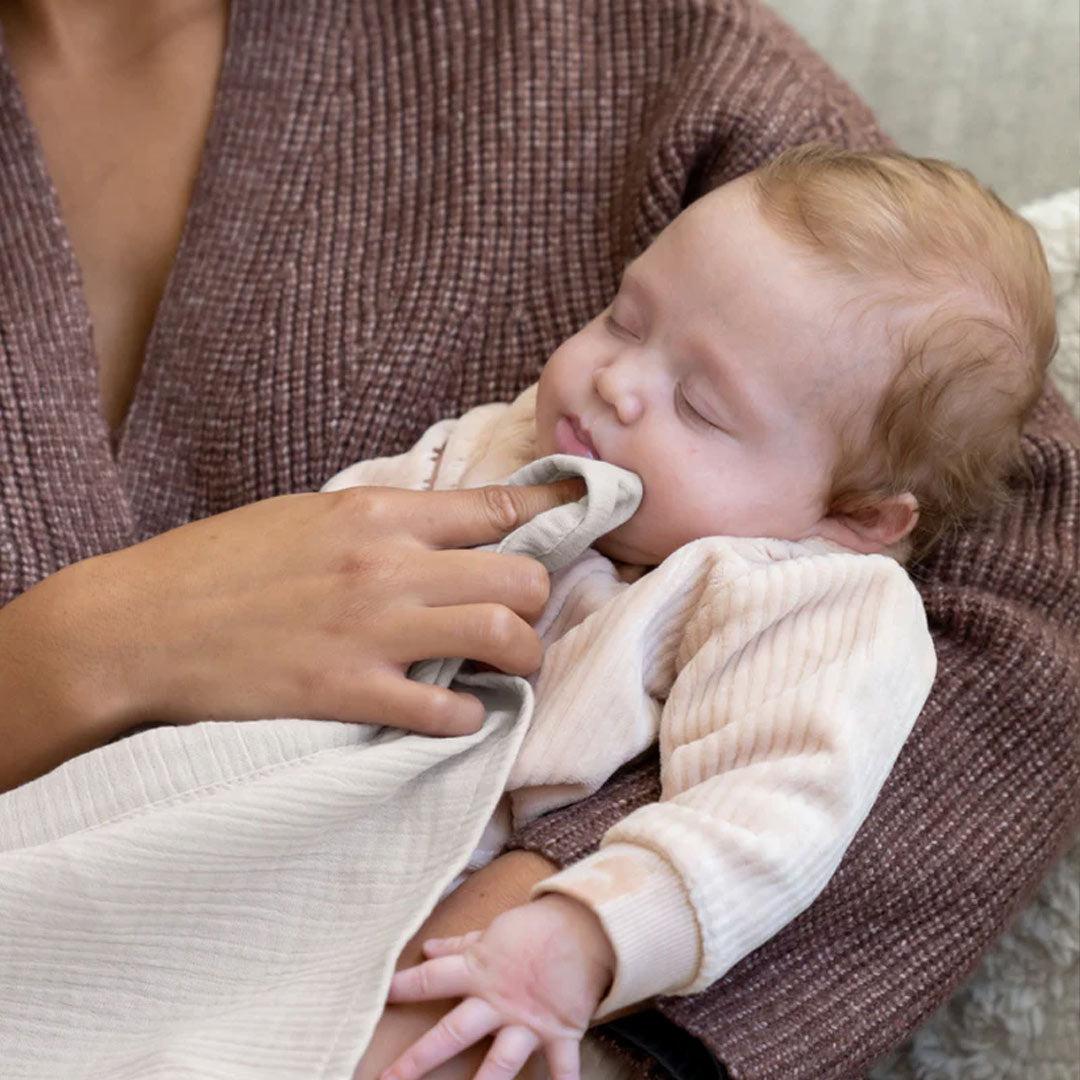  Doomoo Mom N Play Breastfeeding Cape - Almond、mySite、merchandisen