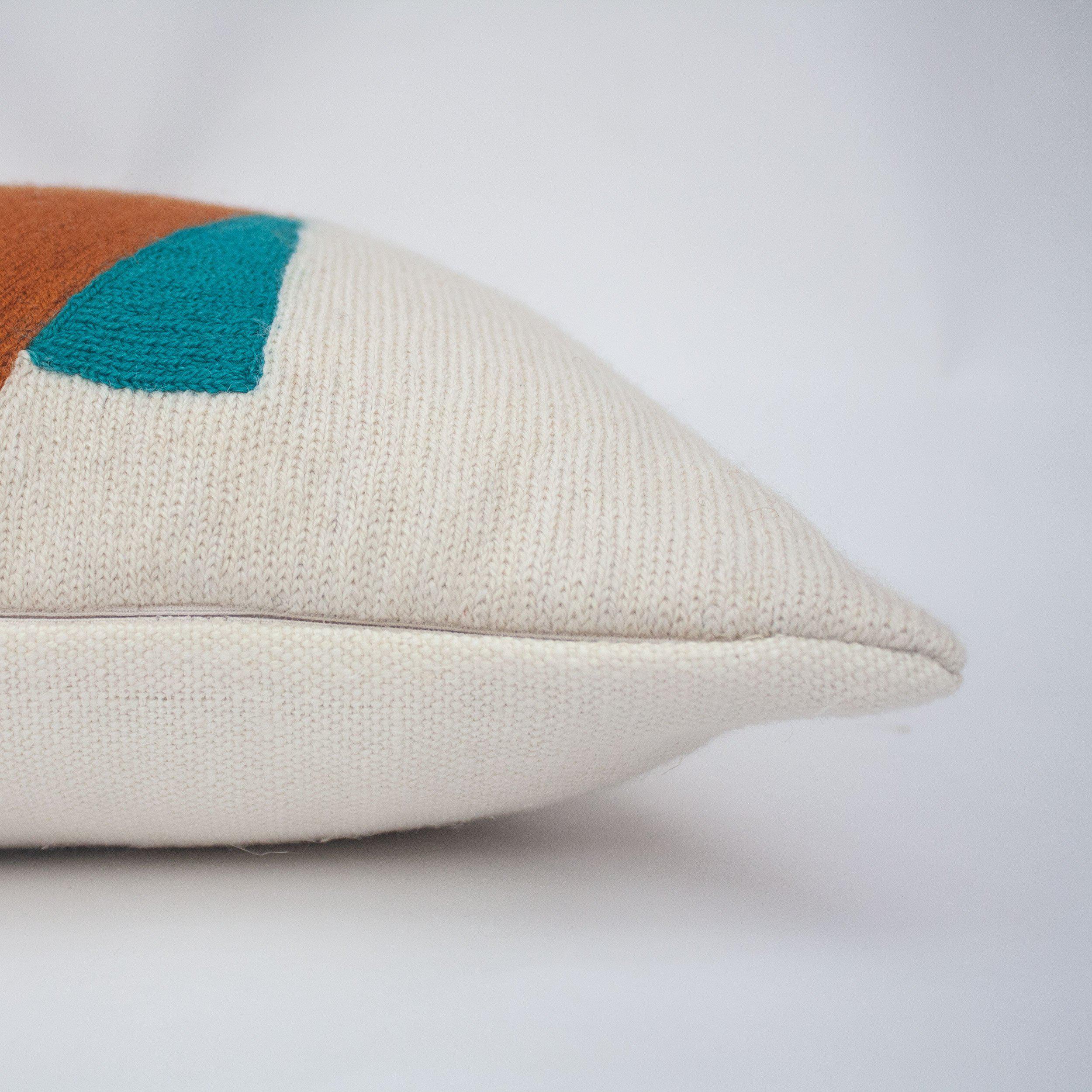 Blah Blah Shapes Pillow、mySite、gigharbornorthrealestate