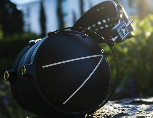 Headphone-Zone-Audeze-LCD2-Closed-Back