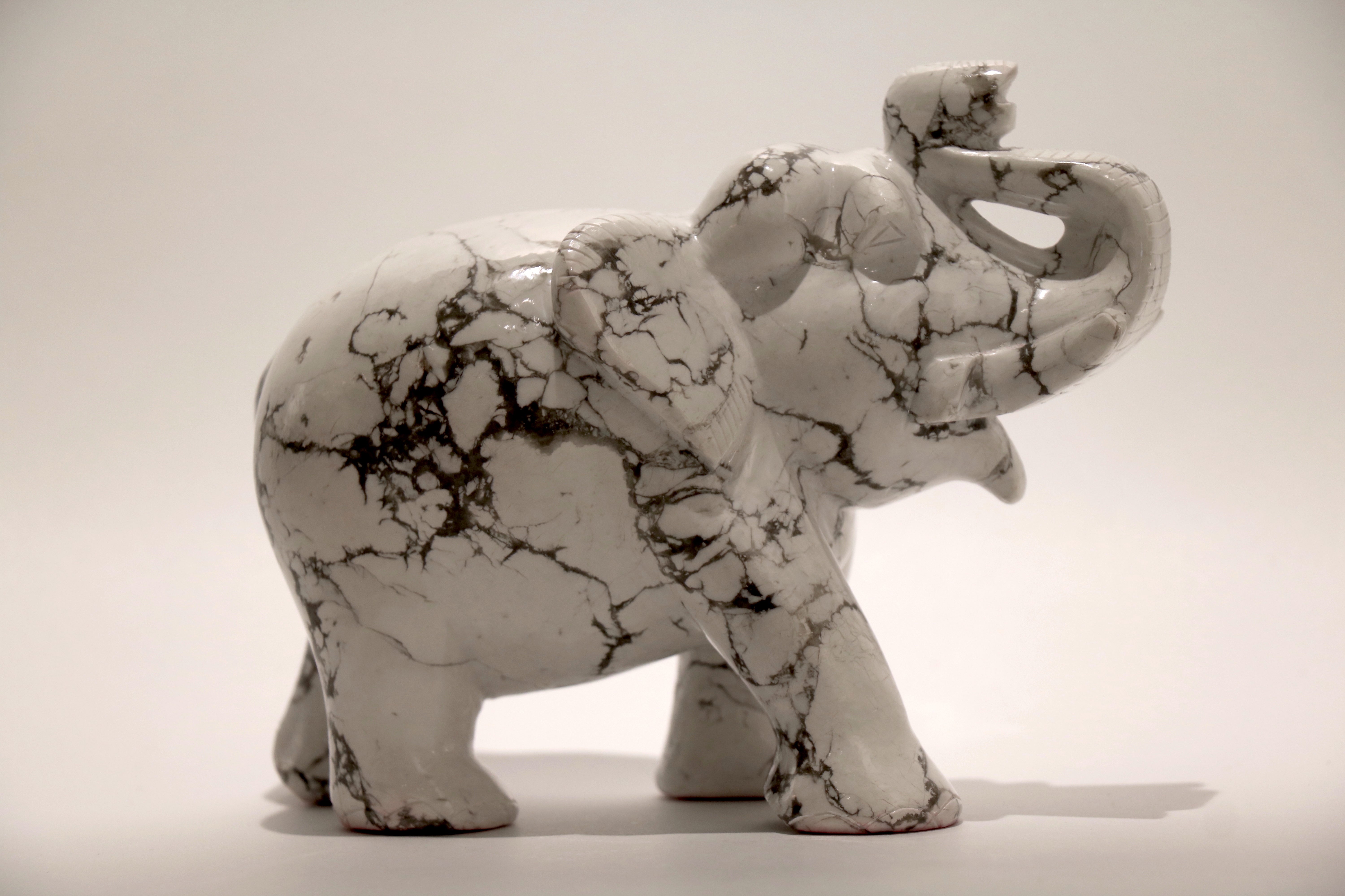 Howlite Elephant - 12cm、mySite、topwebapps