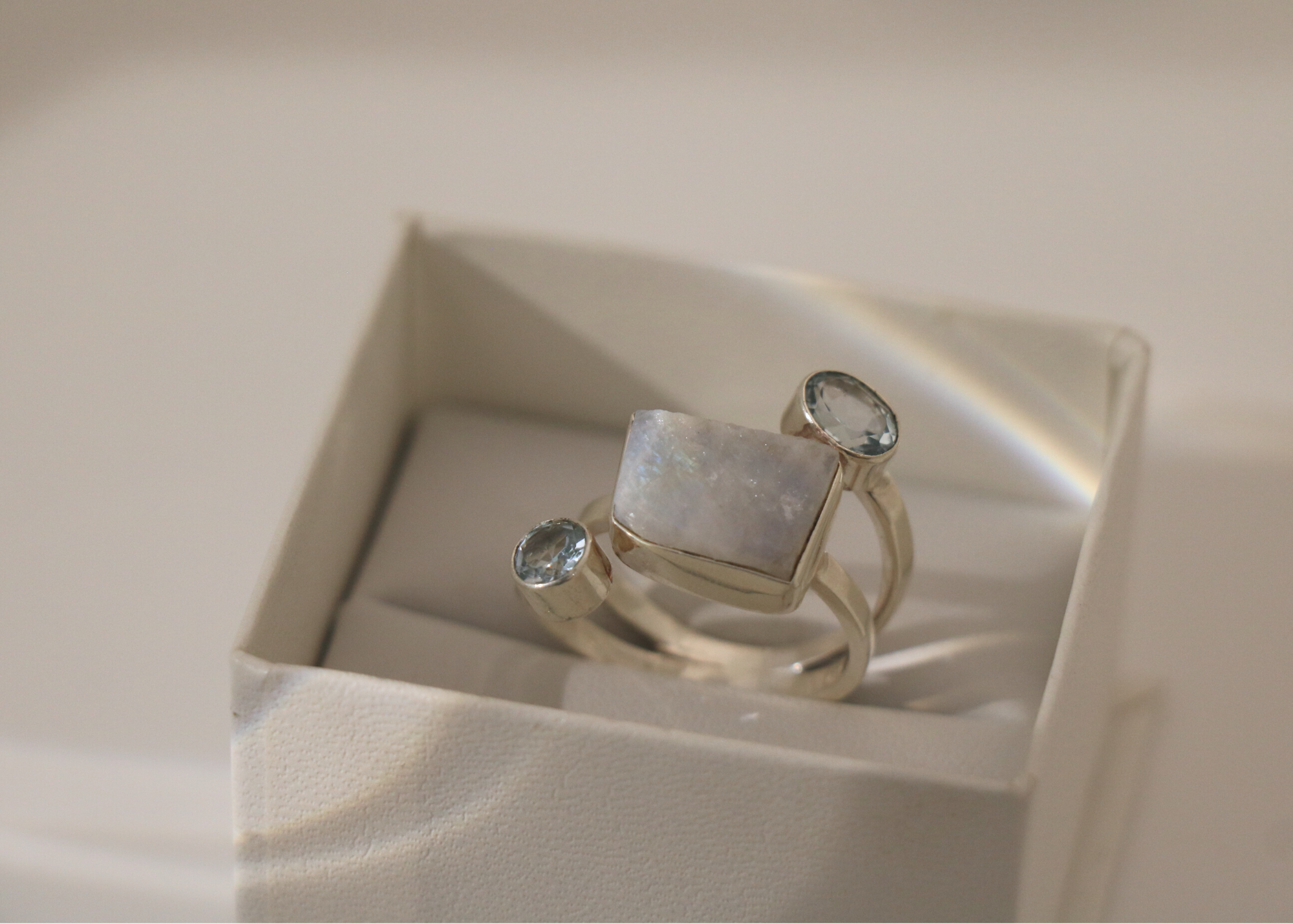 Rainbow Moonstone and Aquamarine Ring (Sterling Silver)、mySite、topwebapps