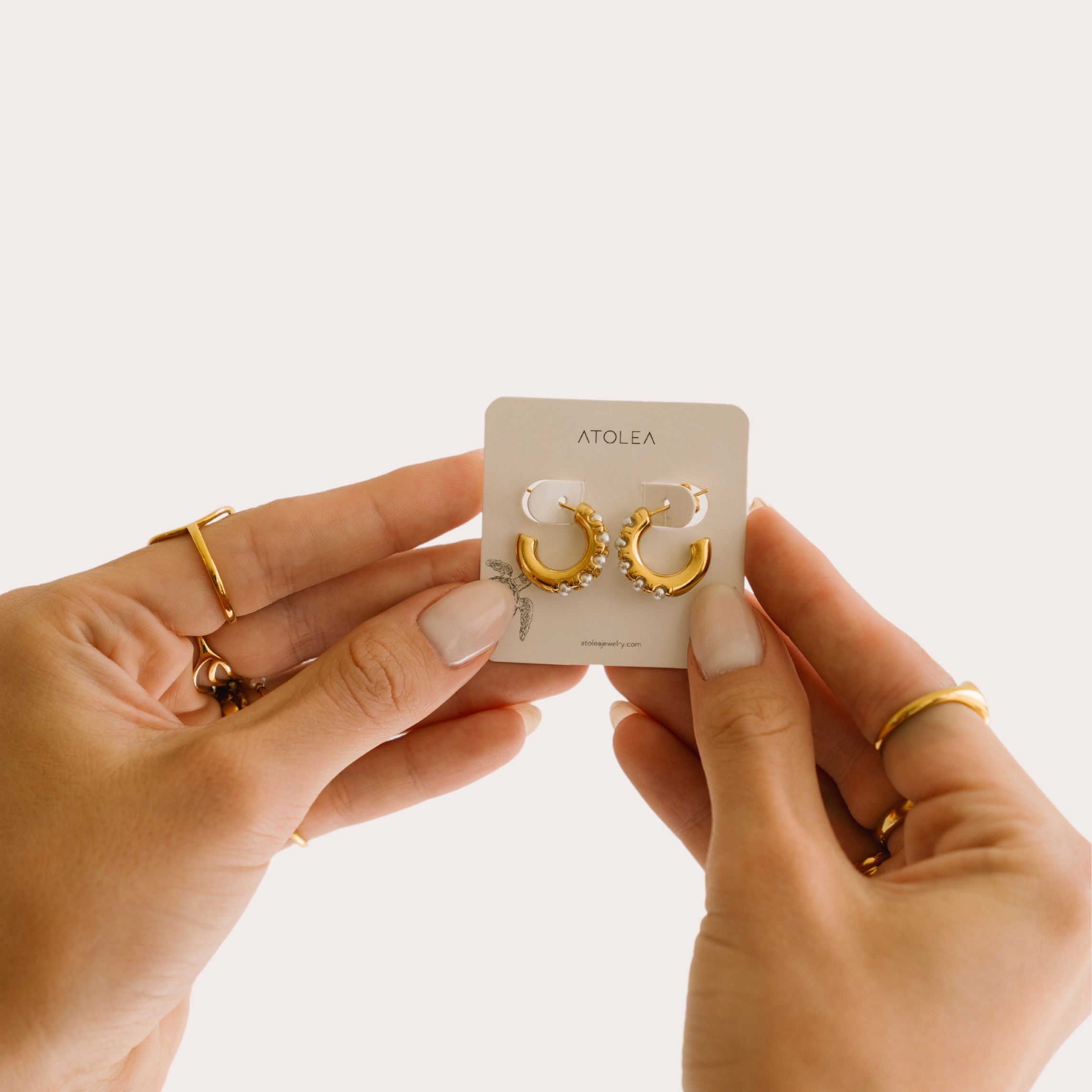 Mini Pearl Huggies Earrings、mySite、hinf8tx79