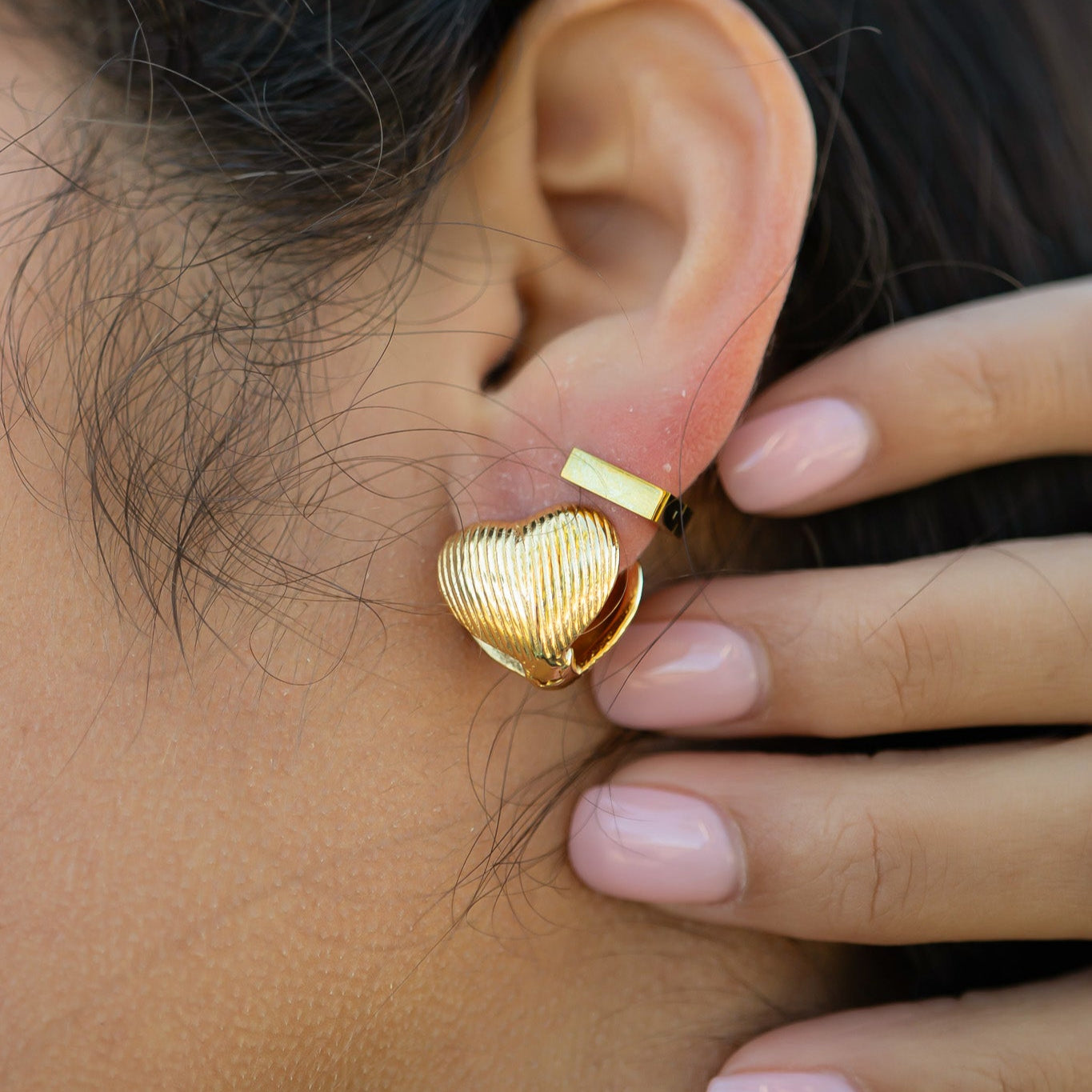 18K Gold PVD Stainless Steel Heart Huggie Earrings / ERJ0065、mySite、dreamappss