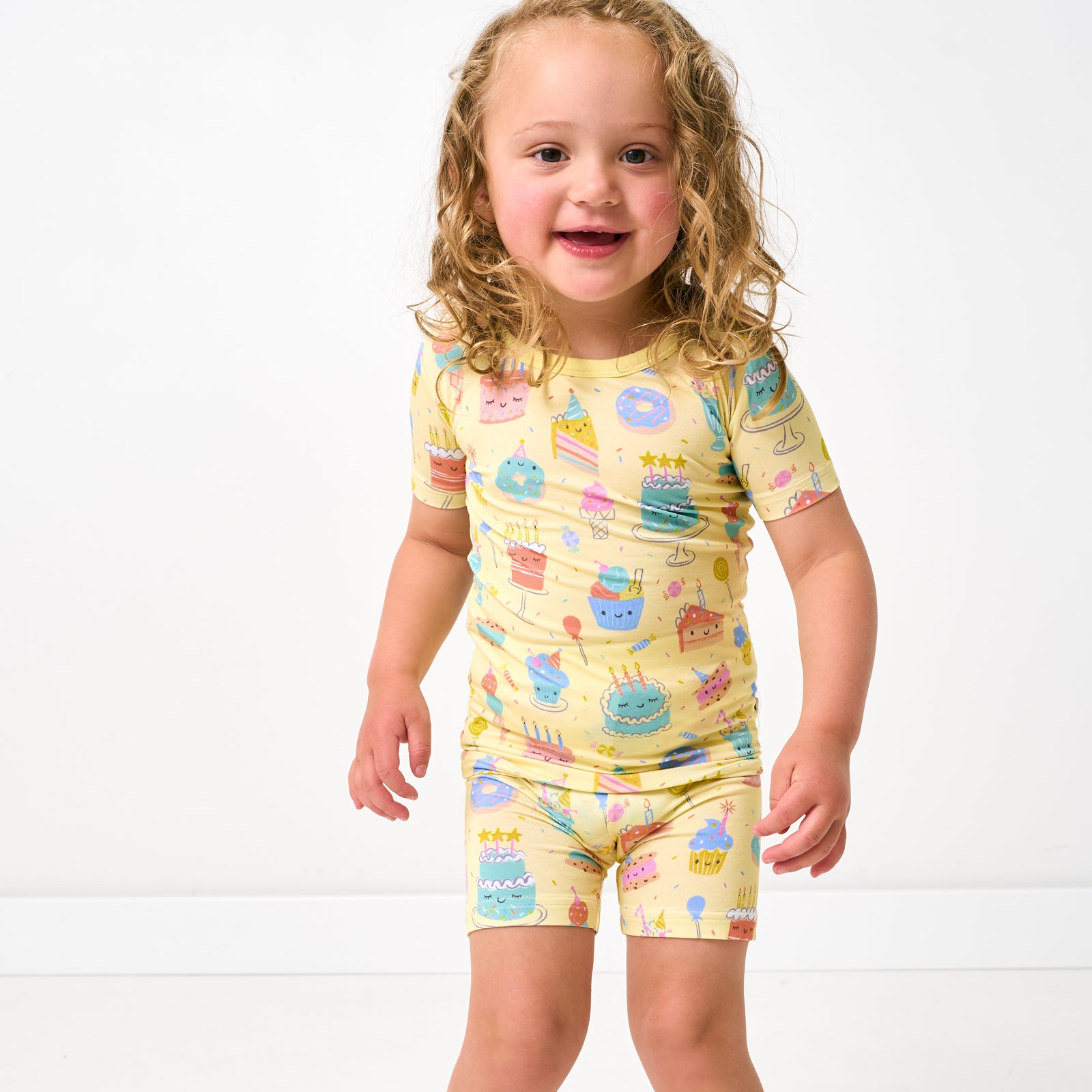 Frosted Fun Two-Piece Short Sleeve & Shorts Pajama Set、mySite、g9winljtr