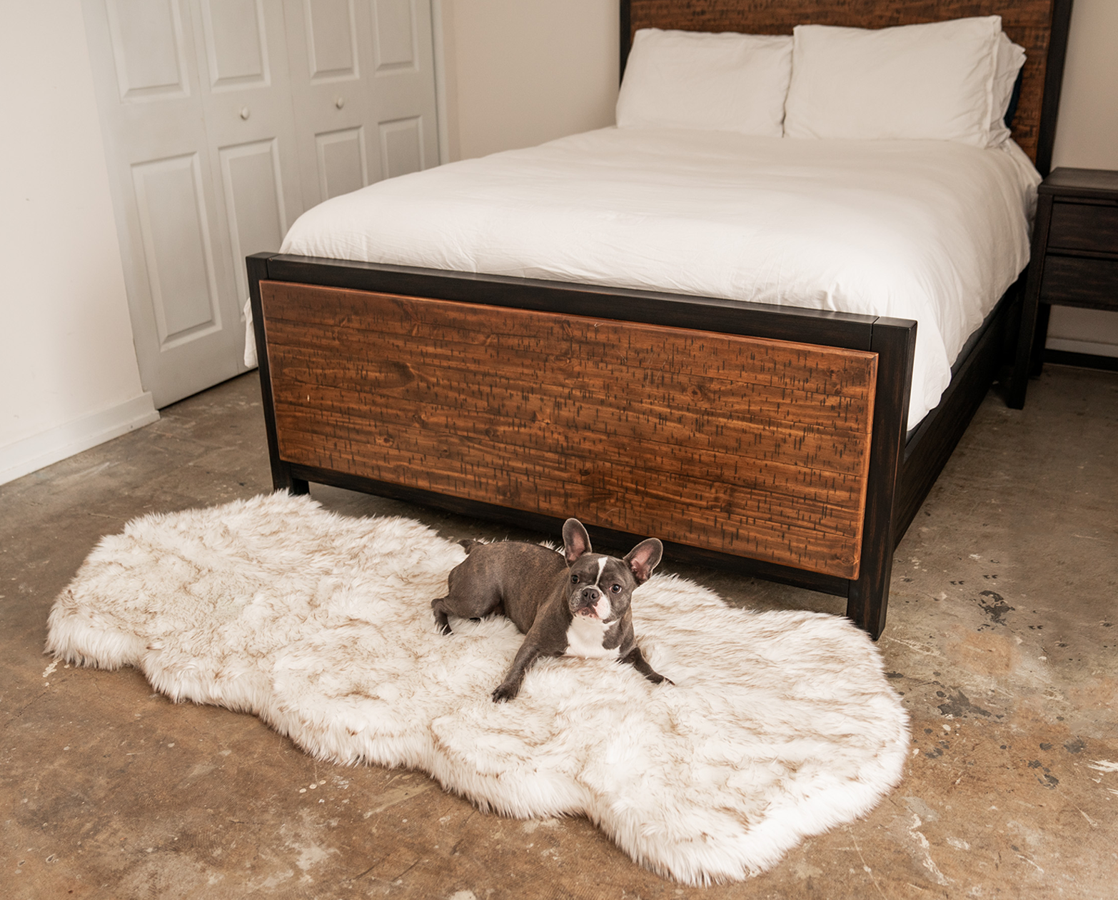 PupRug™ Runner Faux Fur Memory Foam Dog Bed Cover - Curve White with Brown Accents (Bed Not Included)、mySite、solidvoid
