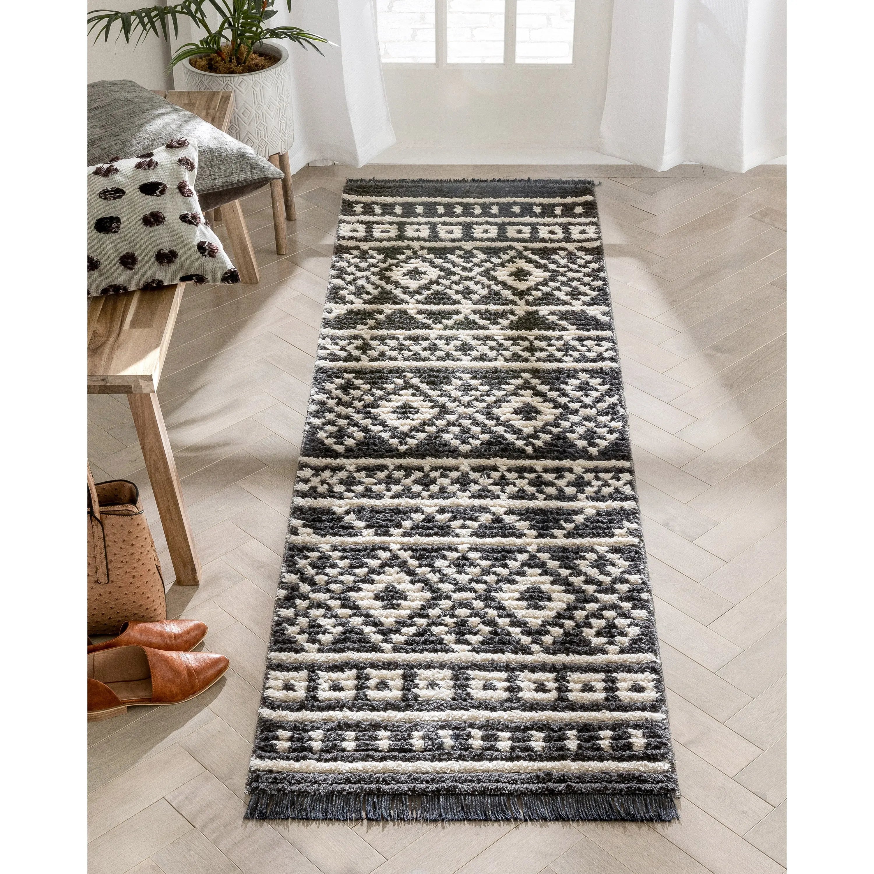 Nokomis Tribal Diamond Lattice Pattern Grey High-Low Textured Pile Rug、mySite、gigharbornorthrealestate