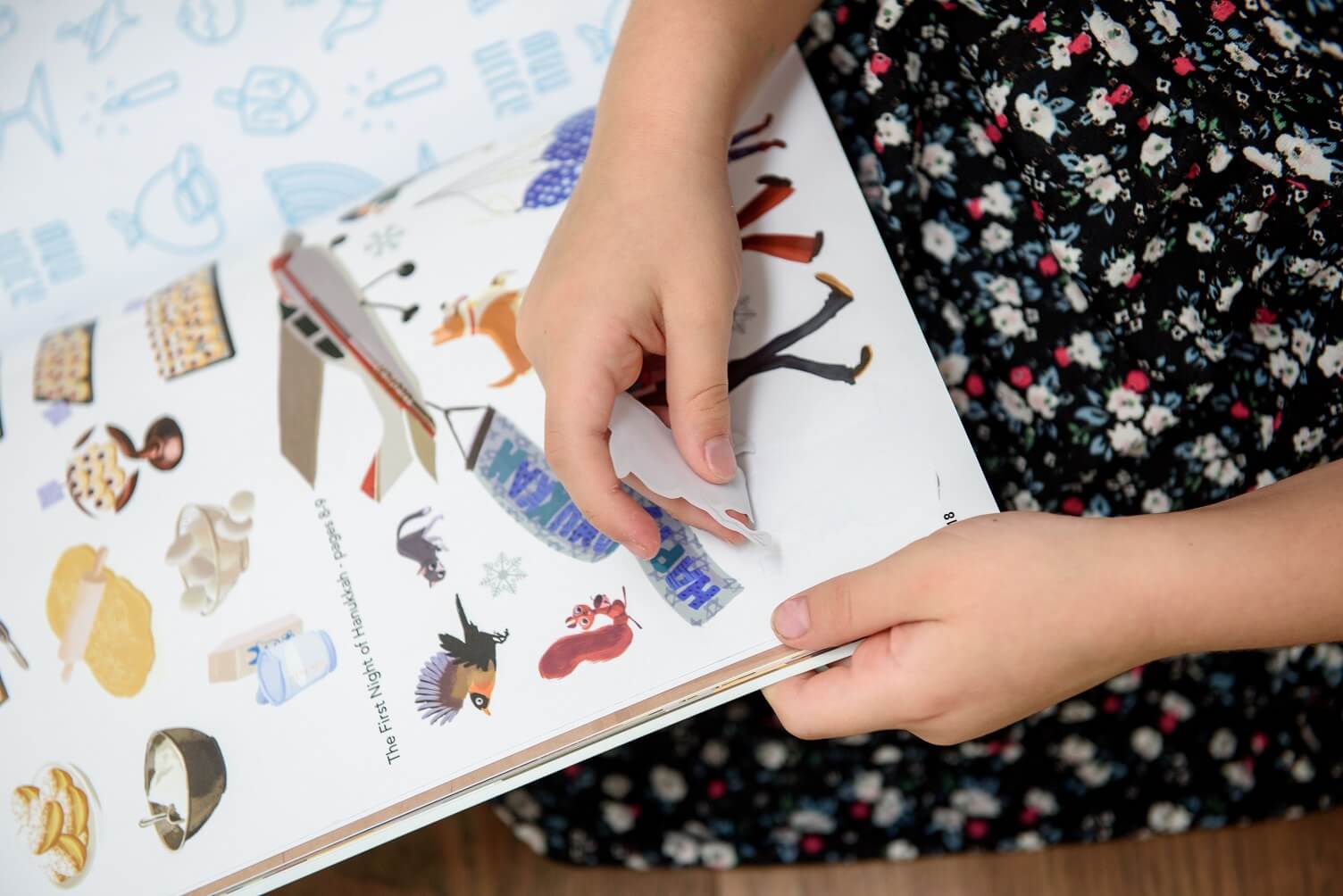 Ella and Noah Celebrate Hanukkah: Sticker Activity Book、mySite、topwebapps