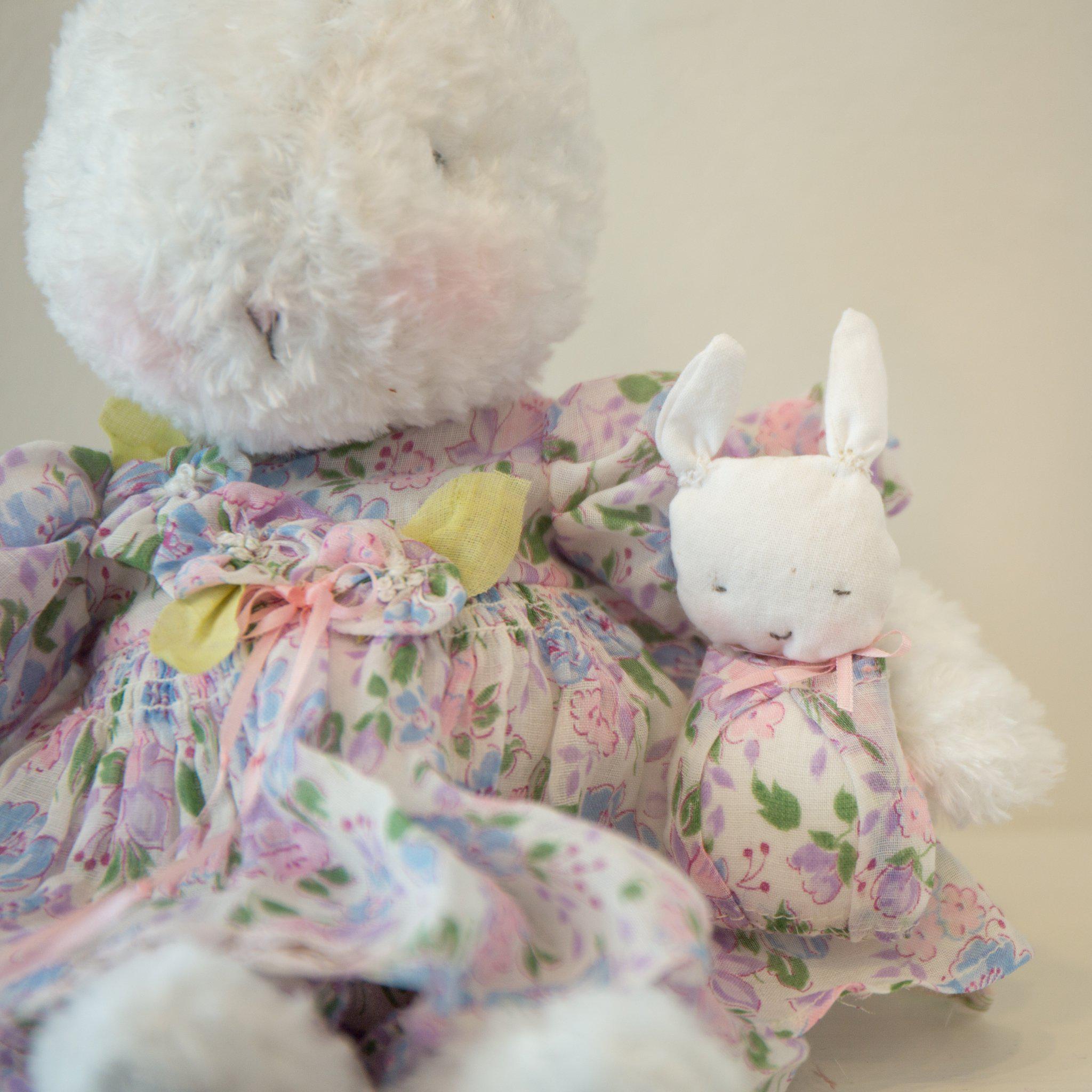 RETIRED - Hutch Studio - Flora & Bun Bun - One of a Kind Bunny、mySite、g9winljtr