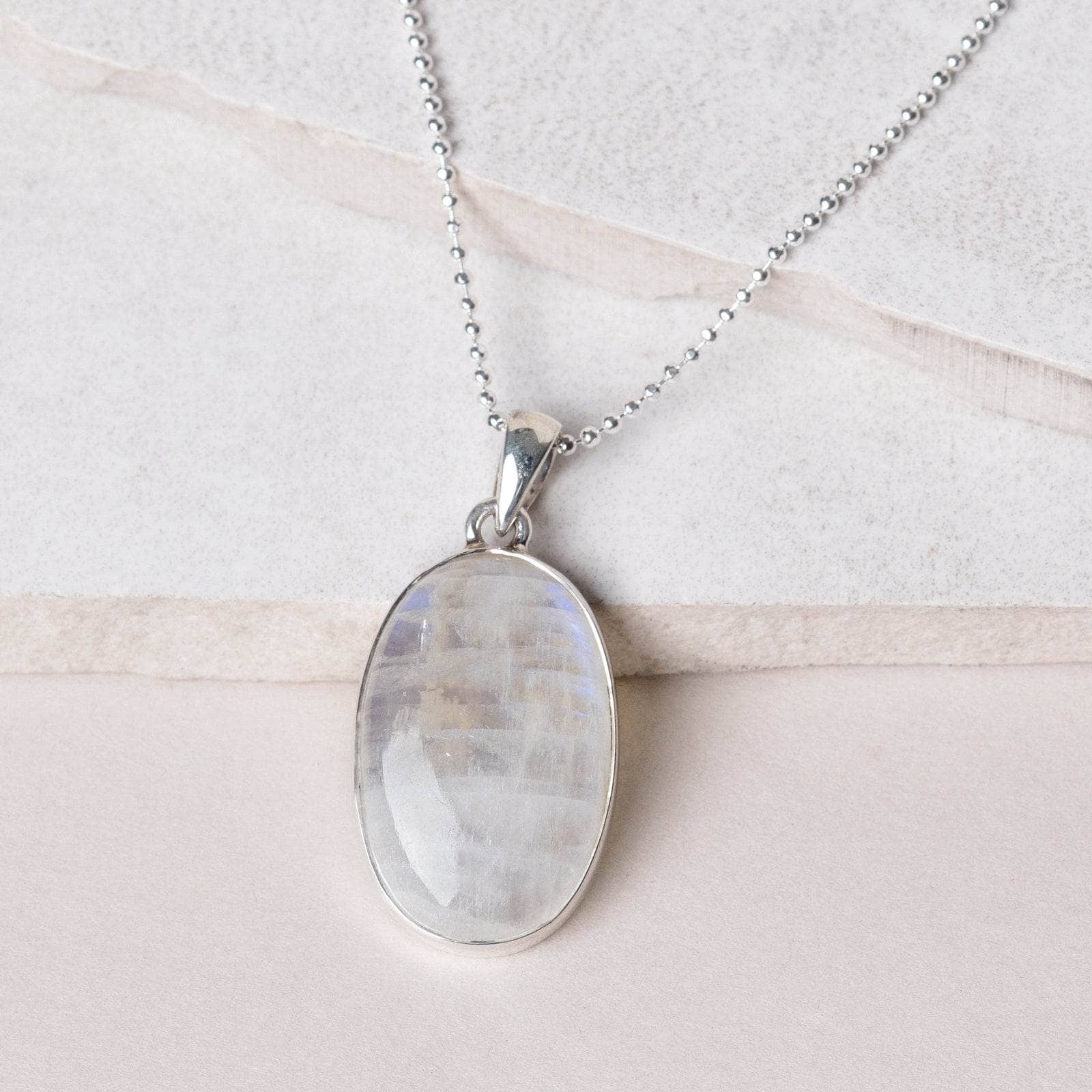 Rainbow Moonstone Oval Pendant Necklace、mySite、hinf8tx79