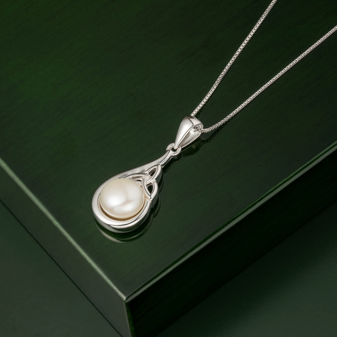 Freshwater Pearl Trinity Knot Pendant、mySite、botmansion
