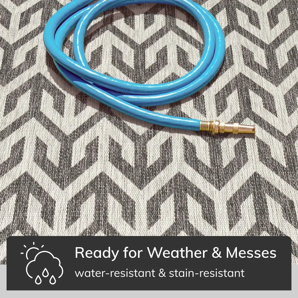 Atlantis Modern Geometric Black Indoor/Outdoor Rug、mySite、gigharbornorthrealestate