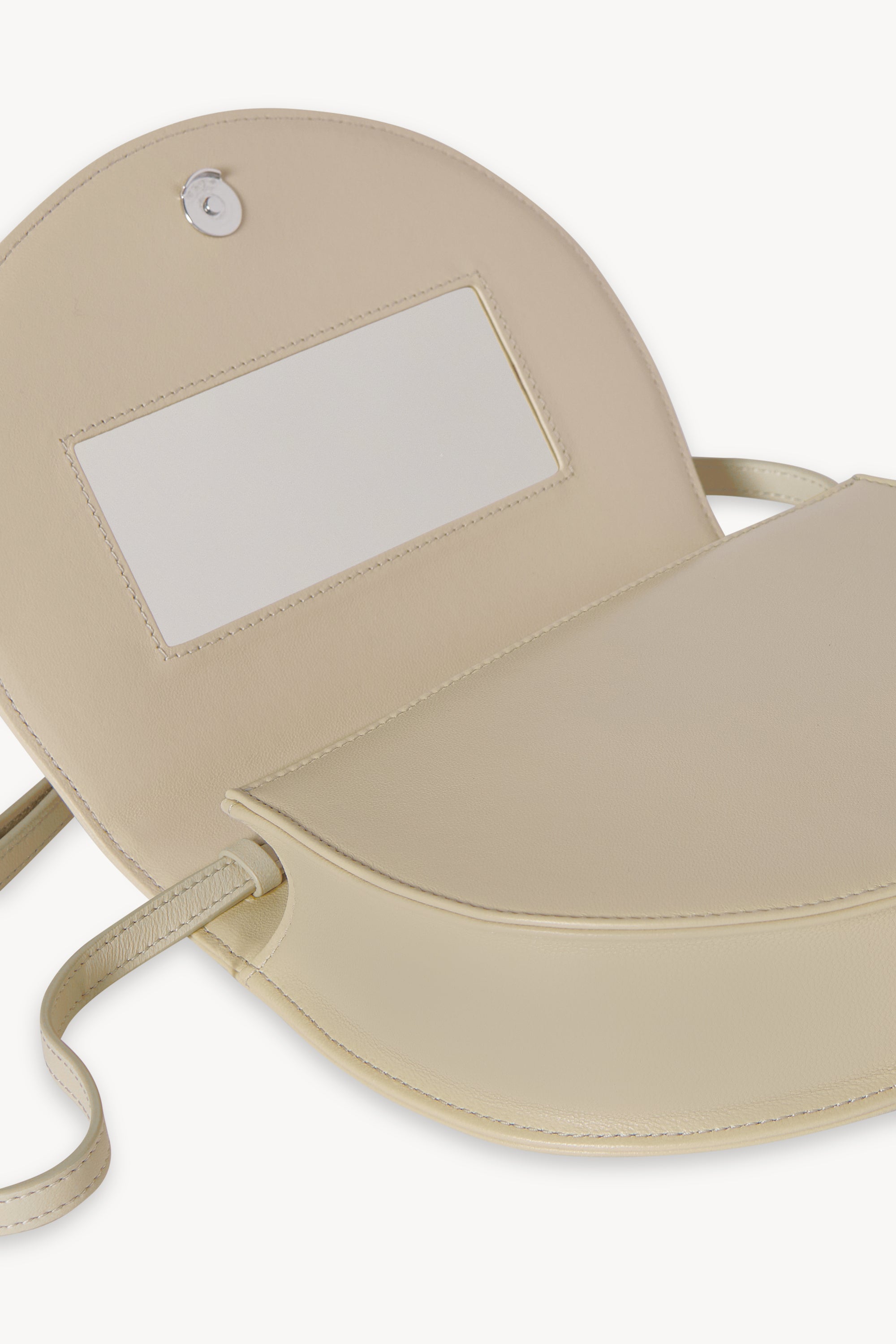 Canteen Bag in Leather、mySite、aoinhome