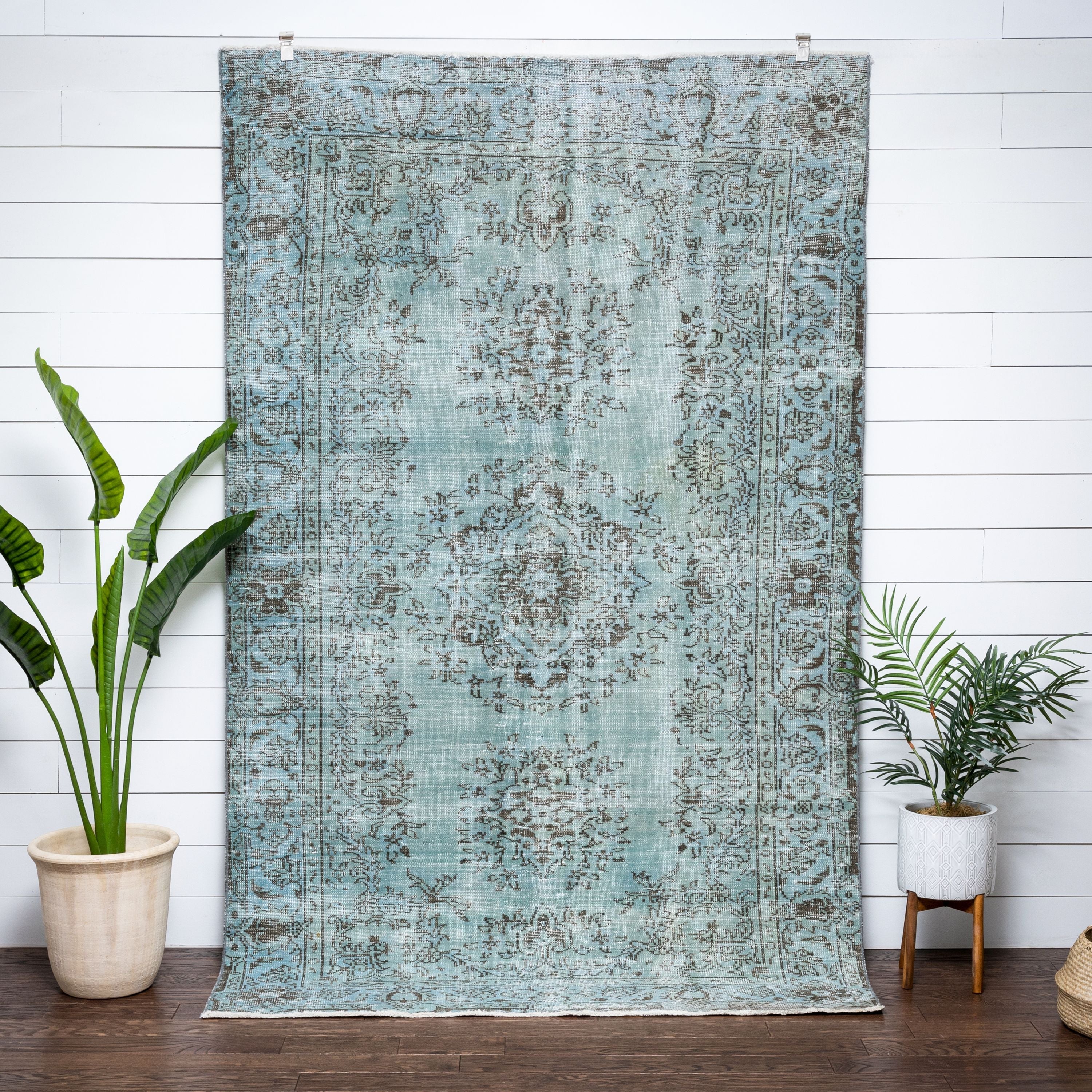 Ekrem Light Blue Overdyed Floral Pattern One-of-a-Kind Handmade Wool Area Rug 5'8 x 9'、mySite、gigharbornorthrealestate