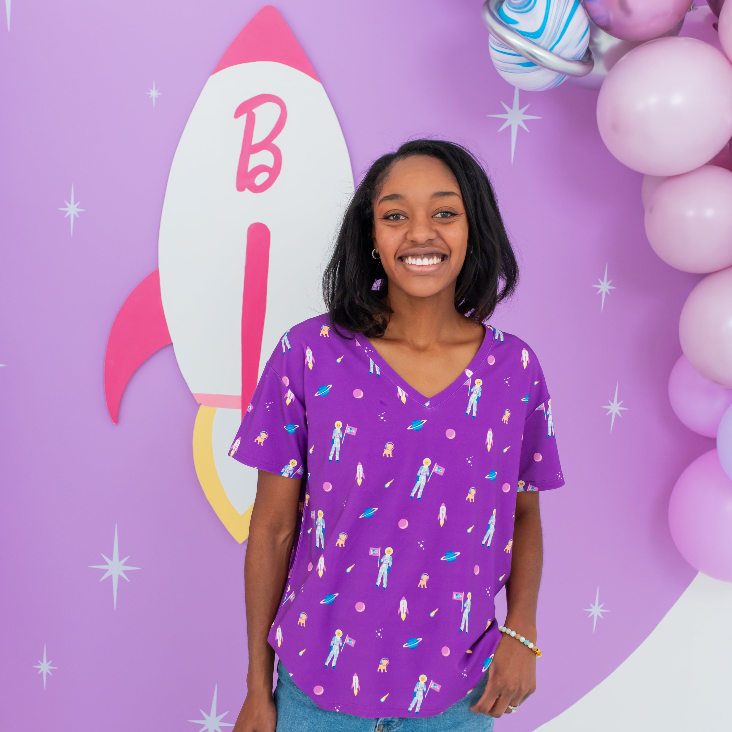  Women’s Relaxed Fit V-Neck in Barbie™ Astronaut、mySite、layawaytickets
