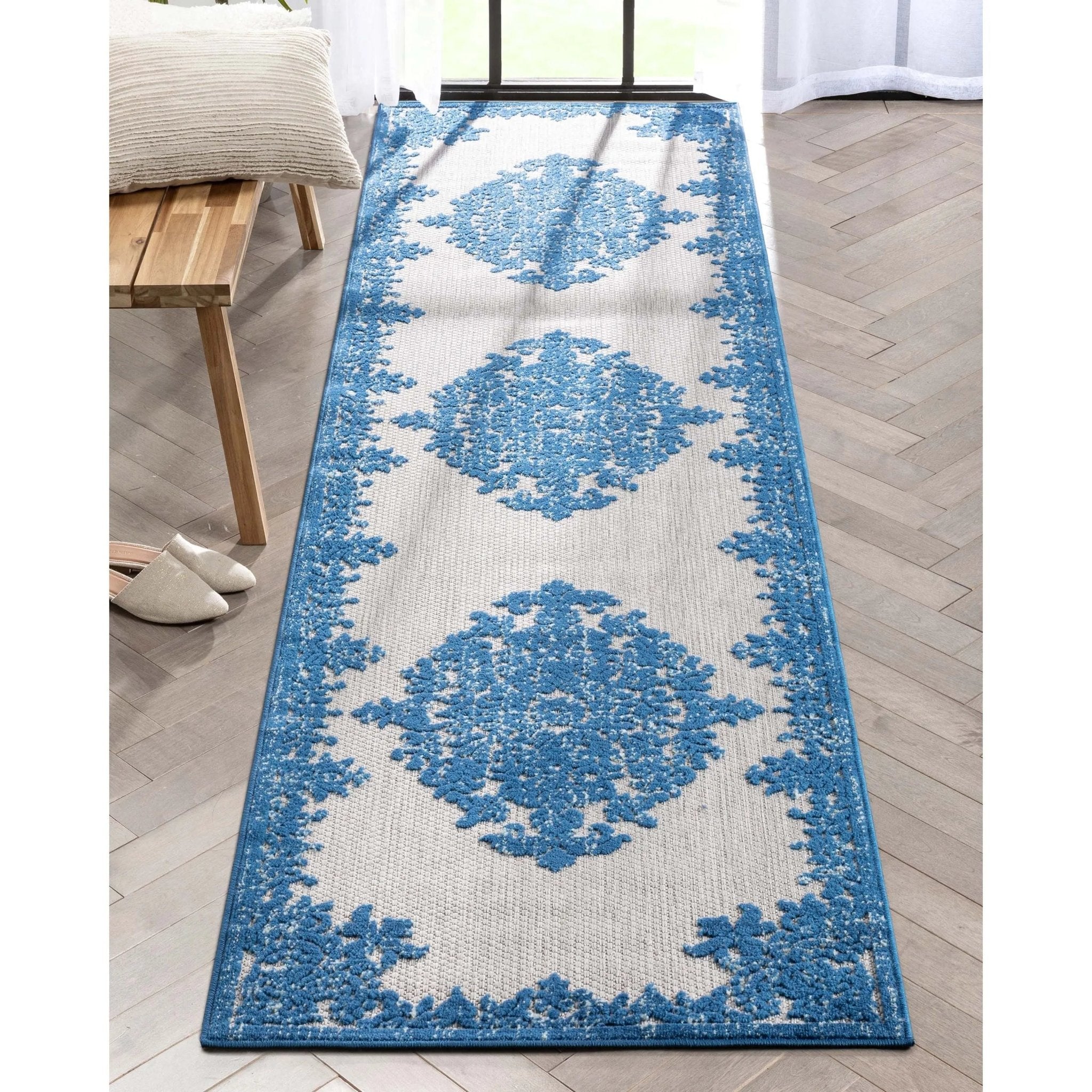 Arid Modern Medallion Persian Indoor/Outdoor Blue High-Low Rug、mySite、gigharbornorthrealestate