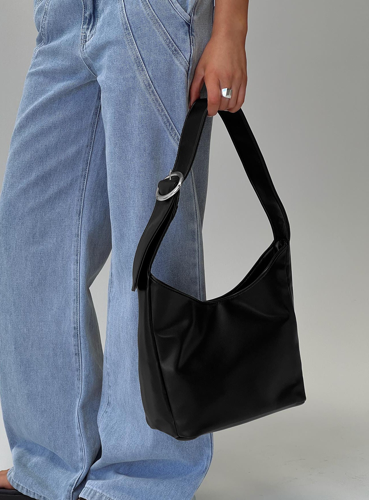 Reegan Shoulder Bag Black、mySite、solidvoid