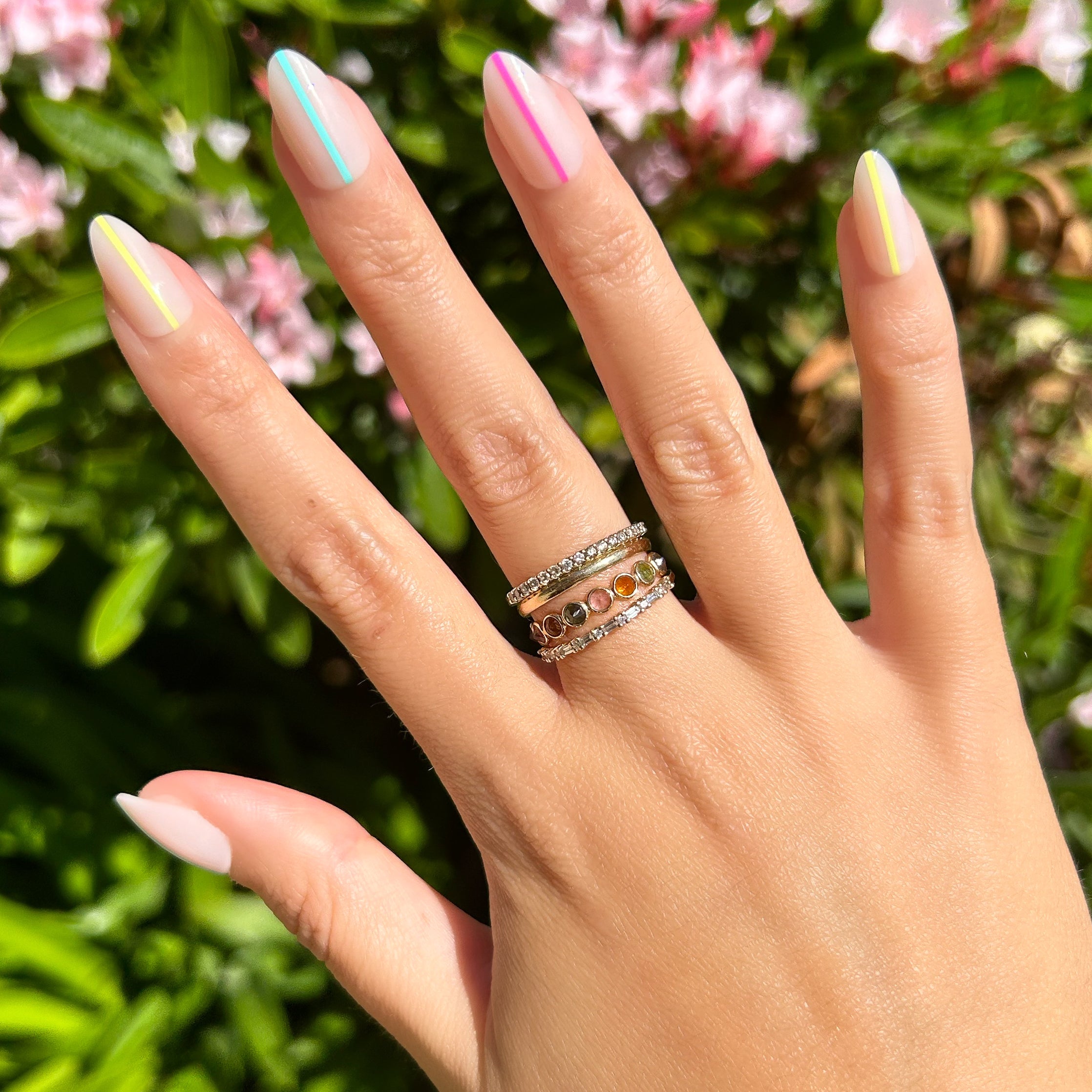 Neon Lines - Press-On | Medium | Almond、mySite、solidvoid