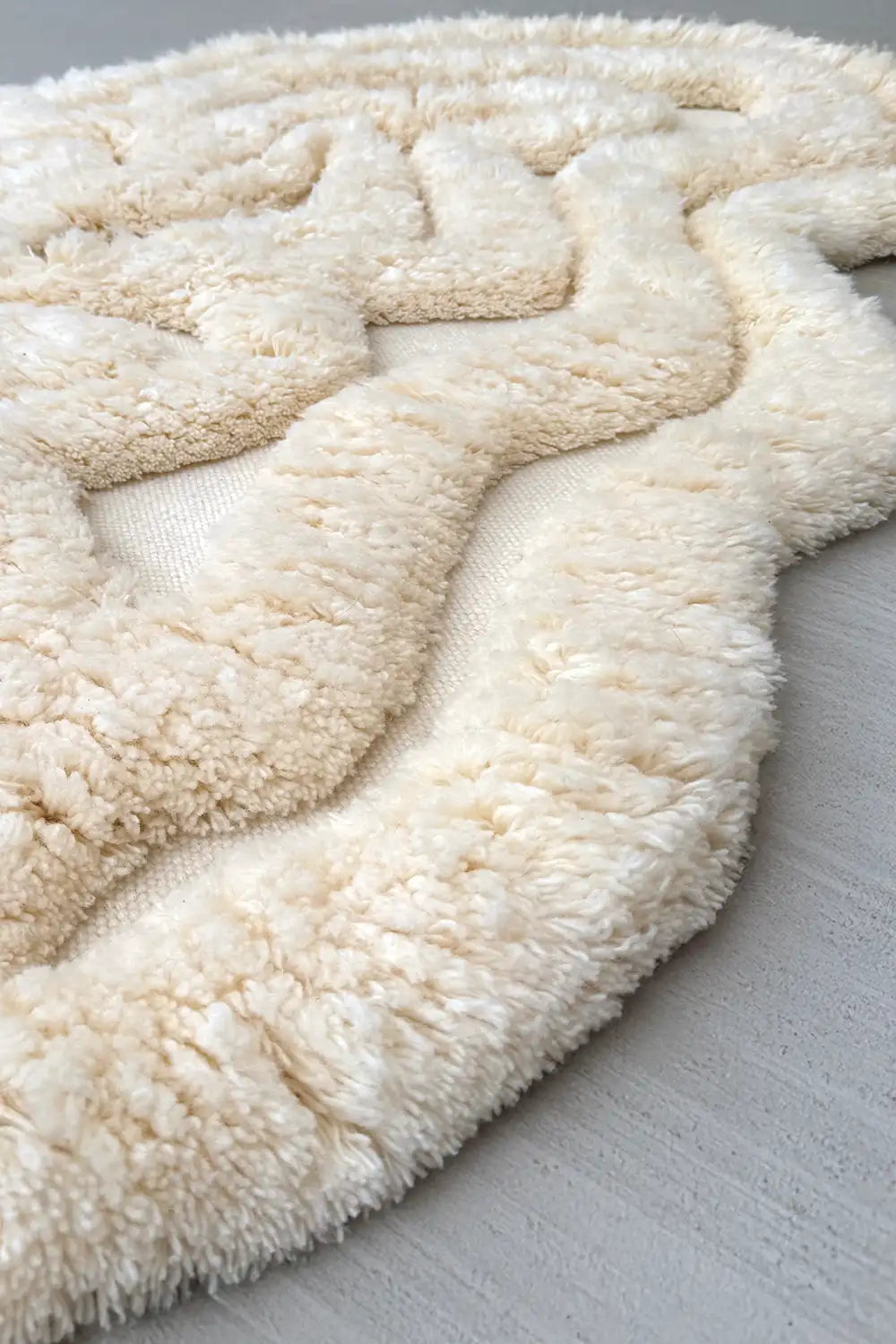 Rolling Tides Organic Shaped Shag Wool Rug、mySite、gigharbornorthrealestate