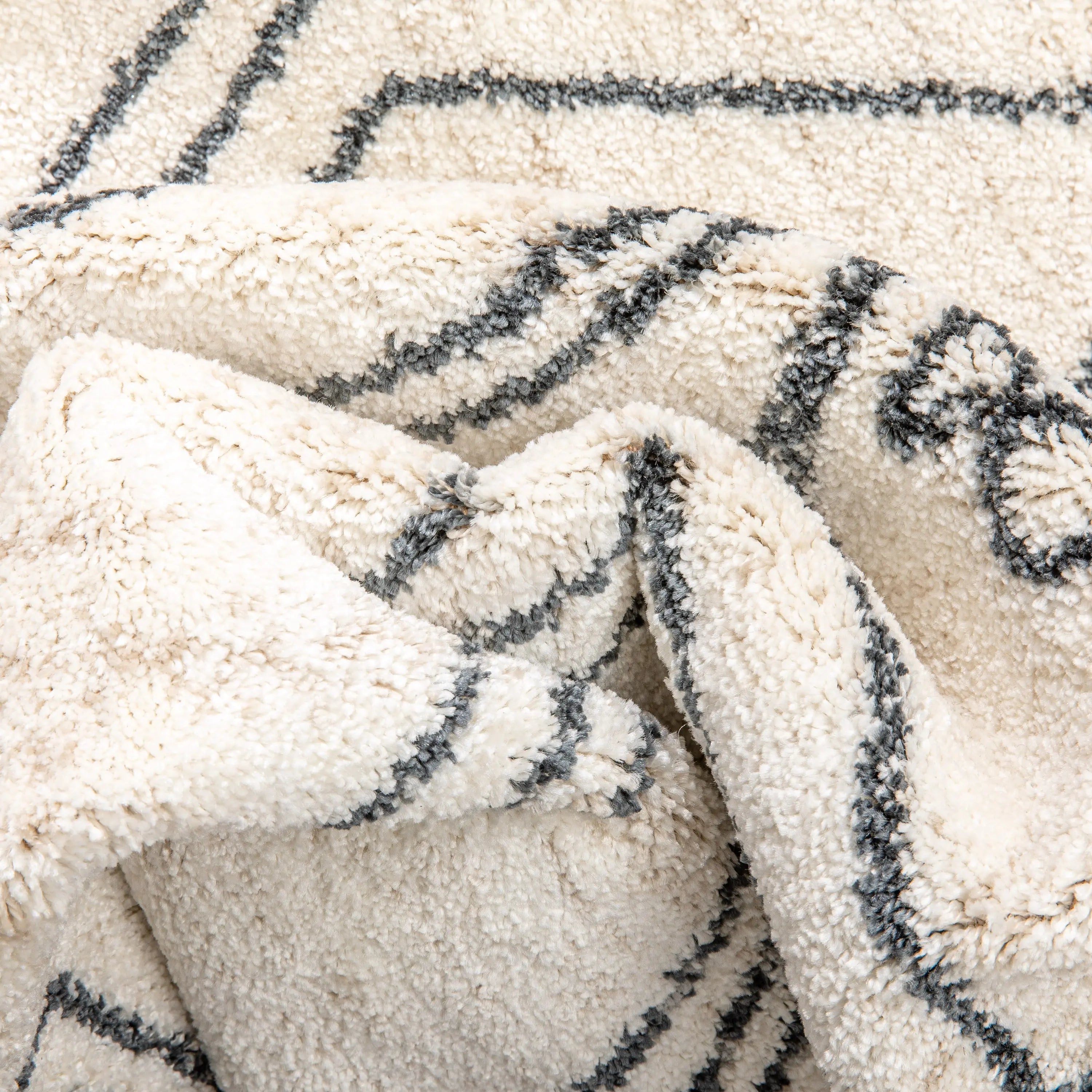 Darcy Modern Farmhouse Tribal Pattern Ivory Rug、mySite、gigharbornorthrealestate