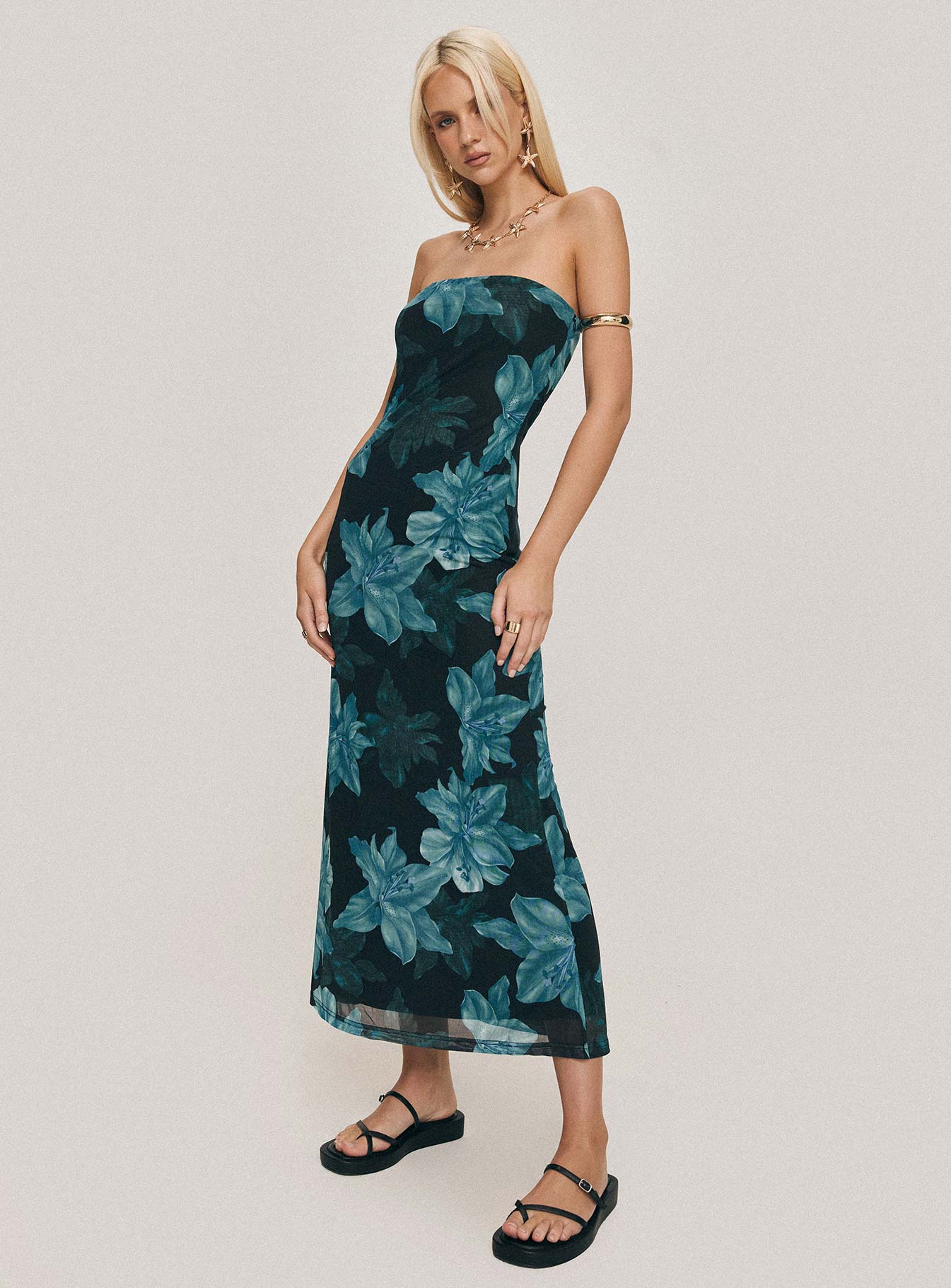 Celik Maxi Dress Black / Blue Floral、mySite、solidvoid