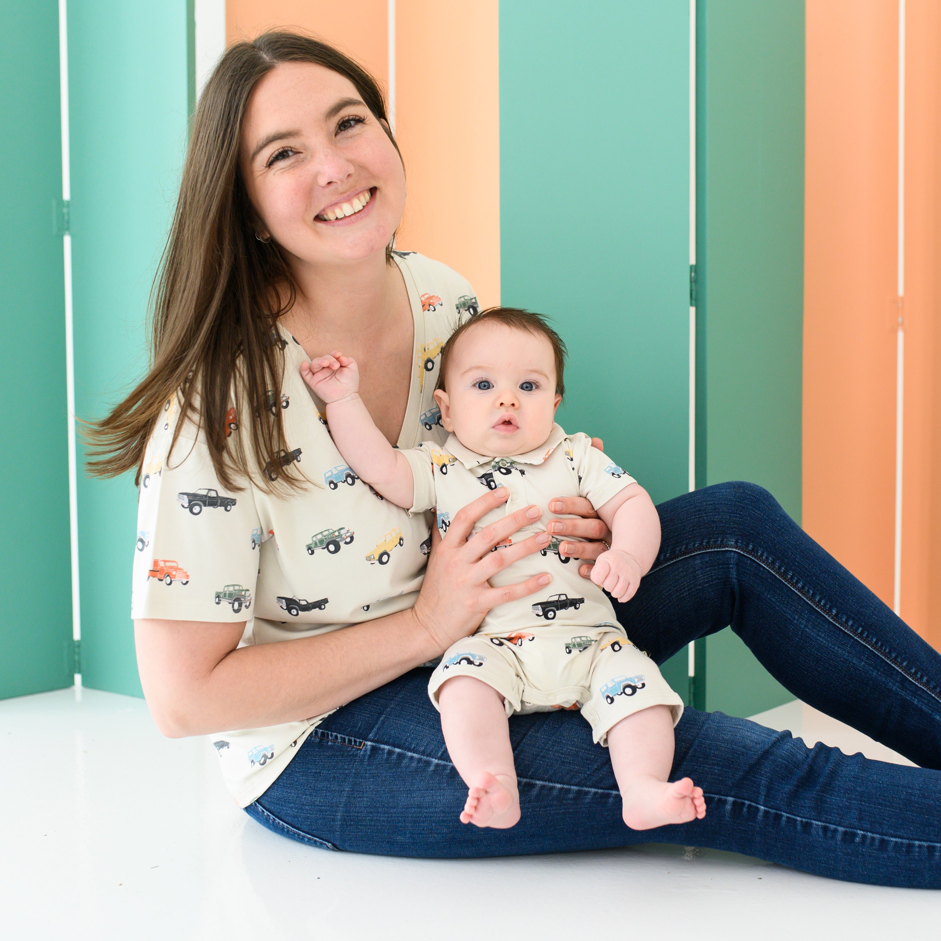  Women’s Relaxed Fit V-Neck in Vintage Truck、mySite、layawaytickets