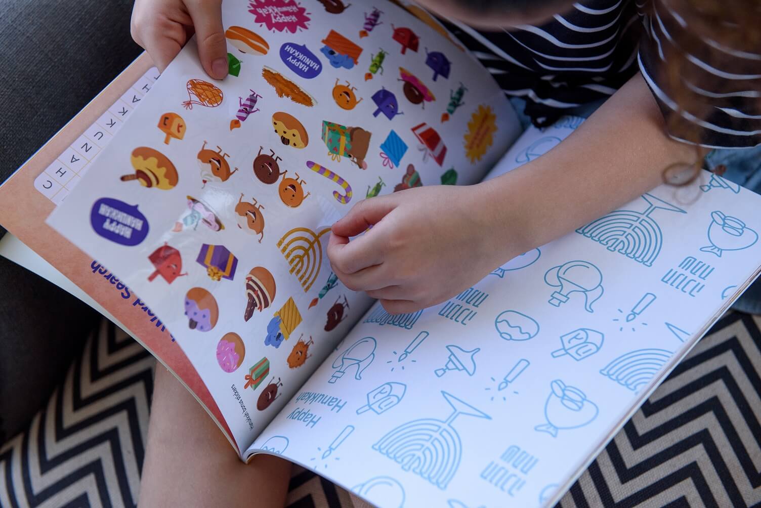 Ella and Noah Celebrate Hanukkah: Sticker Activity Book、mySite、topwebapps