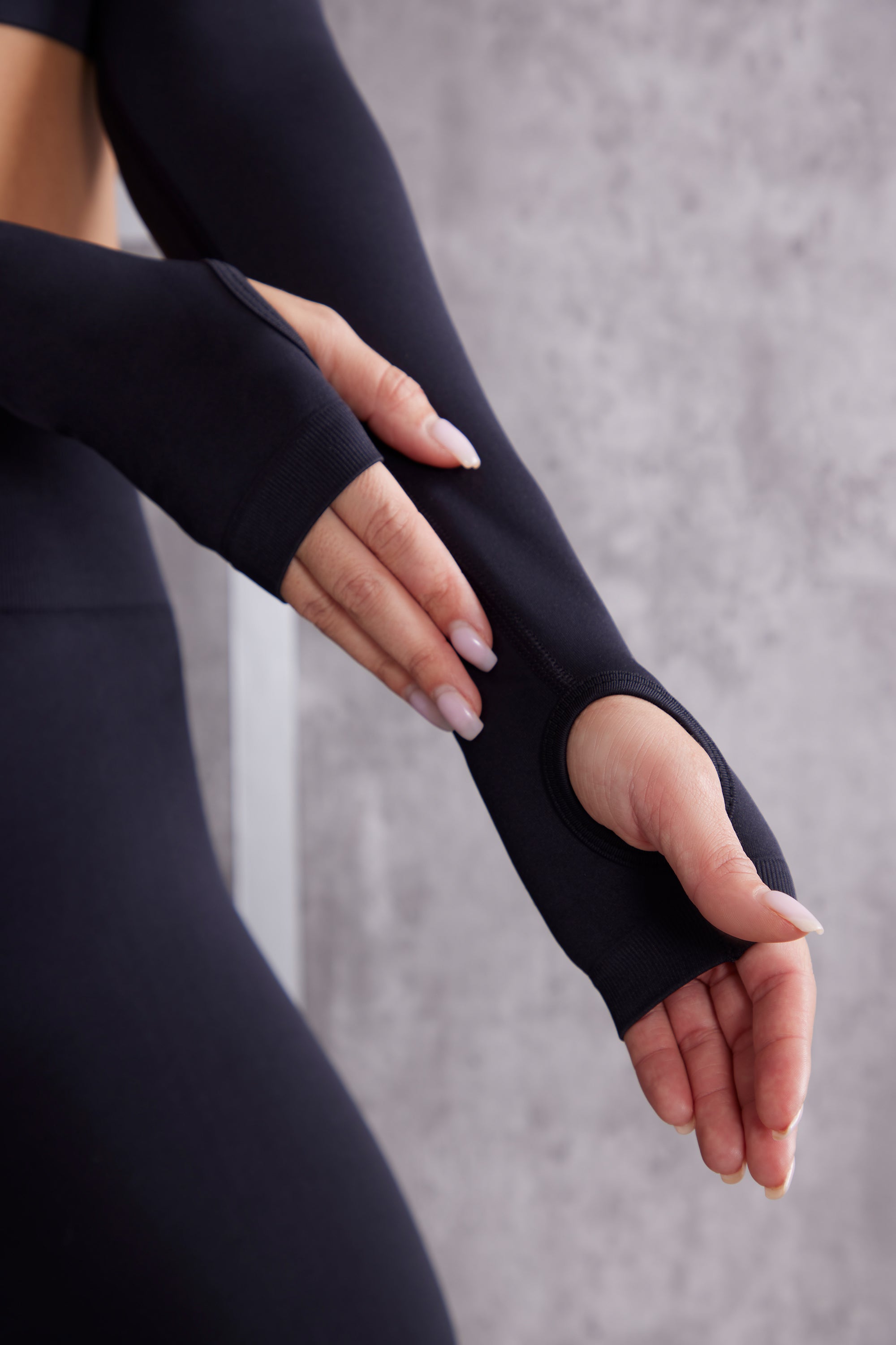 Long Sleeve Crop Top in Jet Black、mySite、solidvoid