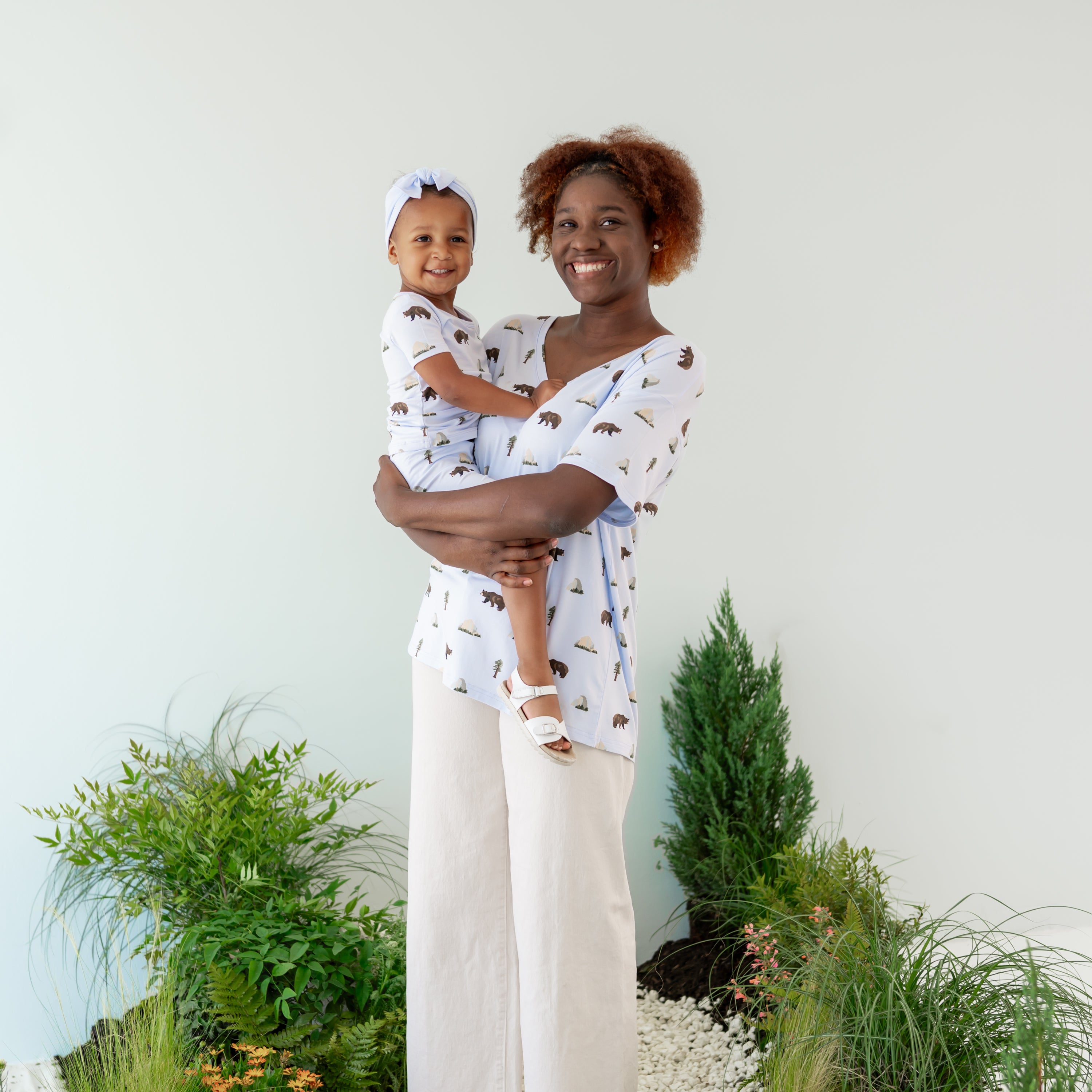  Women's Relaxed Fit V-Neck in Yosemite、mySite、layawaytickets