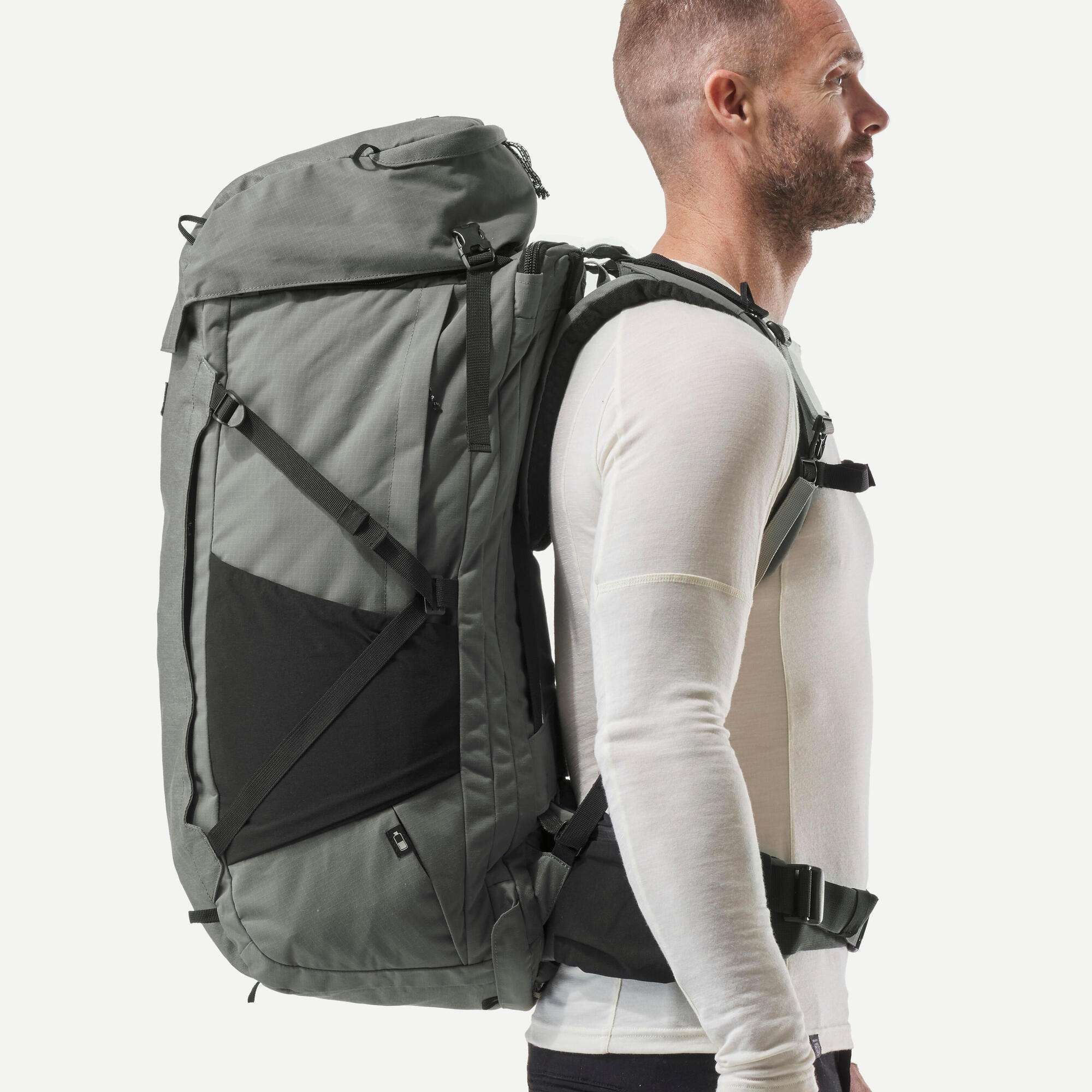 Forclaz Men's Travel 900 70+6L Backpacking Pack