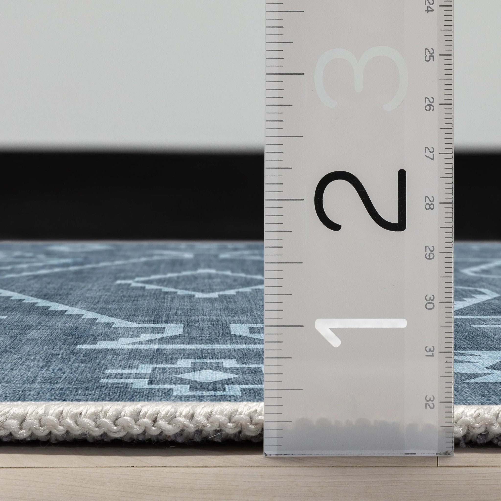 Bottineau Distressed Southwestern Flat-Weave Rug、mySite、gigharbornorthrealestate