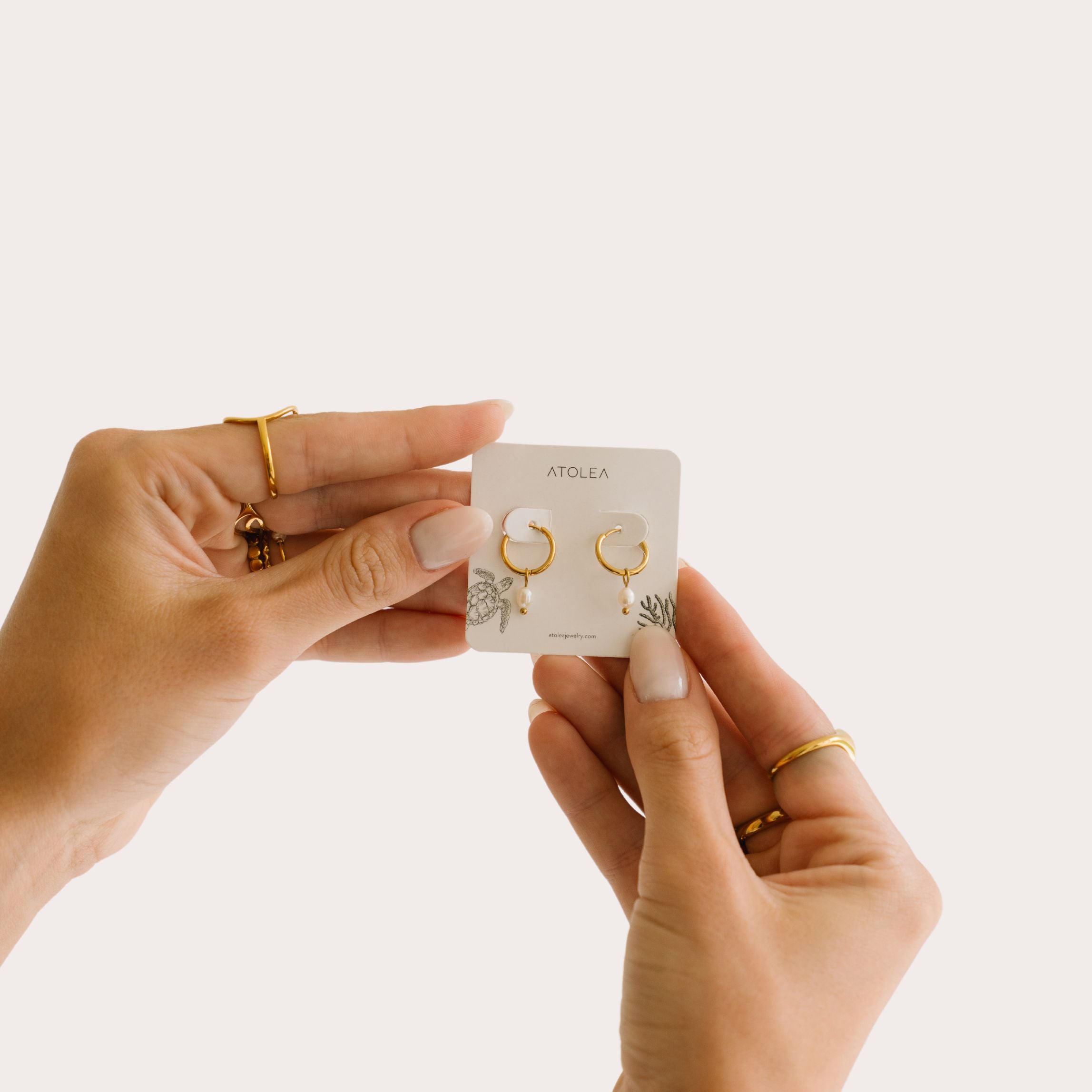 Pearl Huggie Hoops、mySite、hinf8tx79