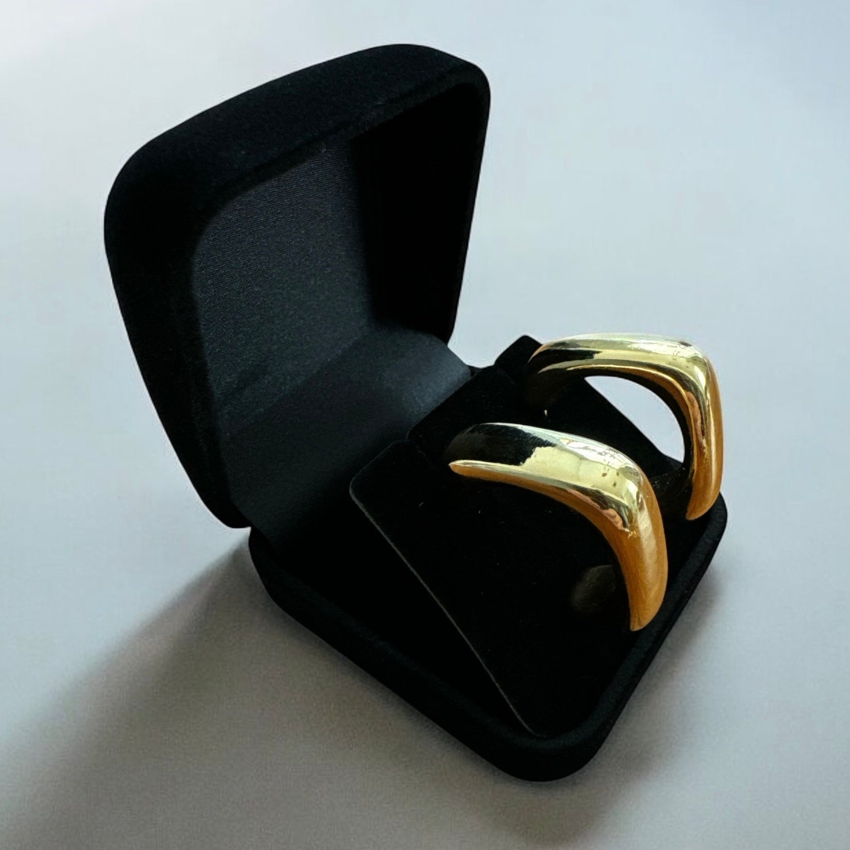 Brinco Meia Argola Quadrada Banho Ouro 18K、mySite、camillekostekn