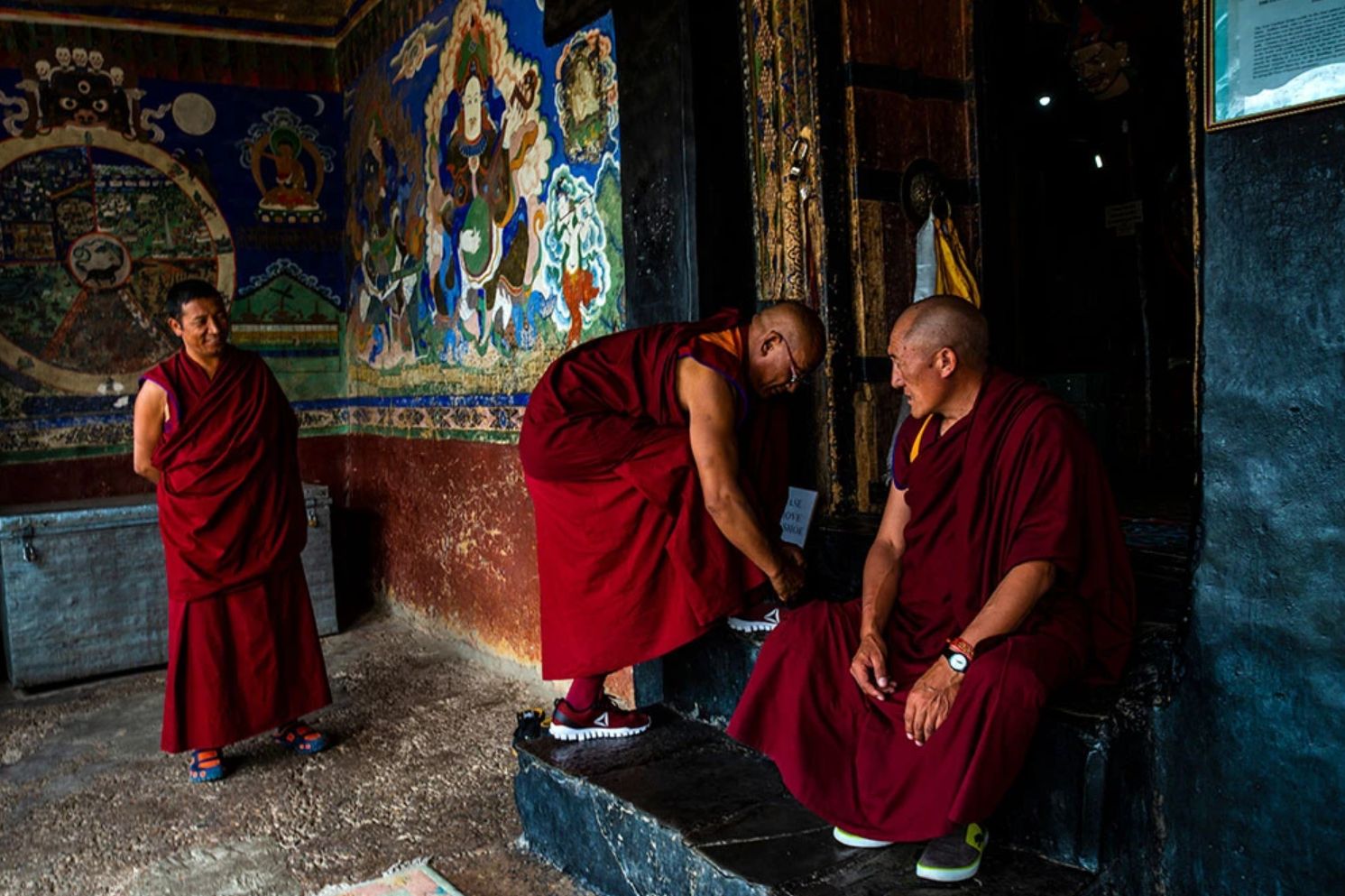 'Monks at Thiksey Monastery' - Aman Chotani original print、mySite、topwebapps