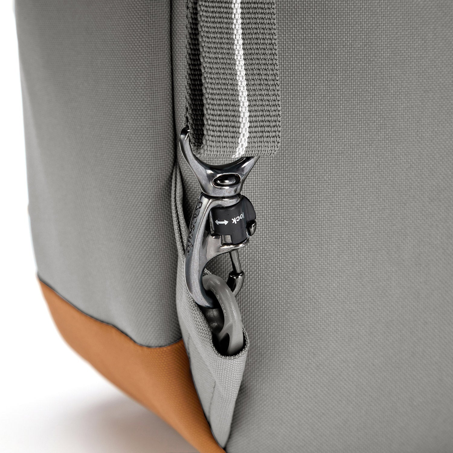 Pacsafe® GO 15L anti-theft backpack、mySite、garagedoors4me