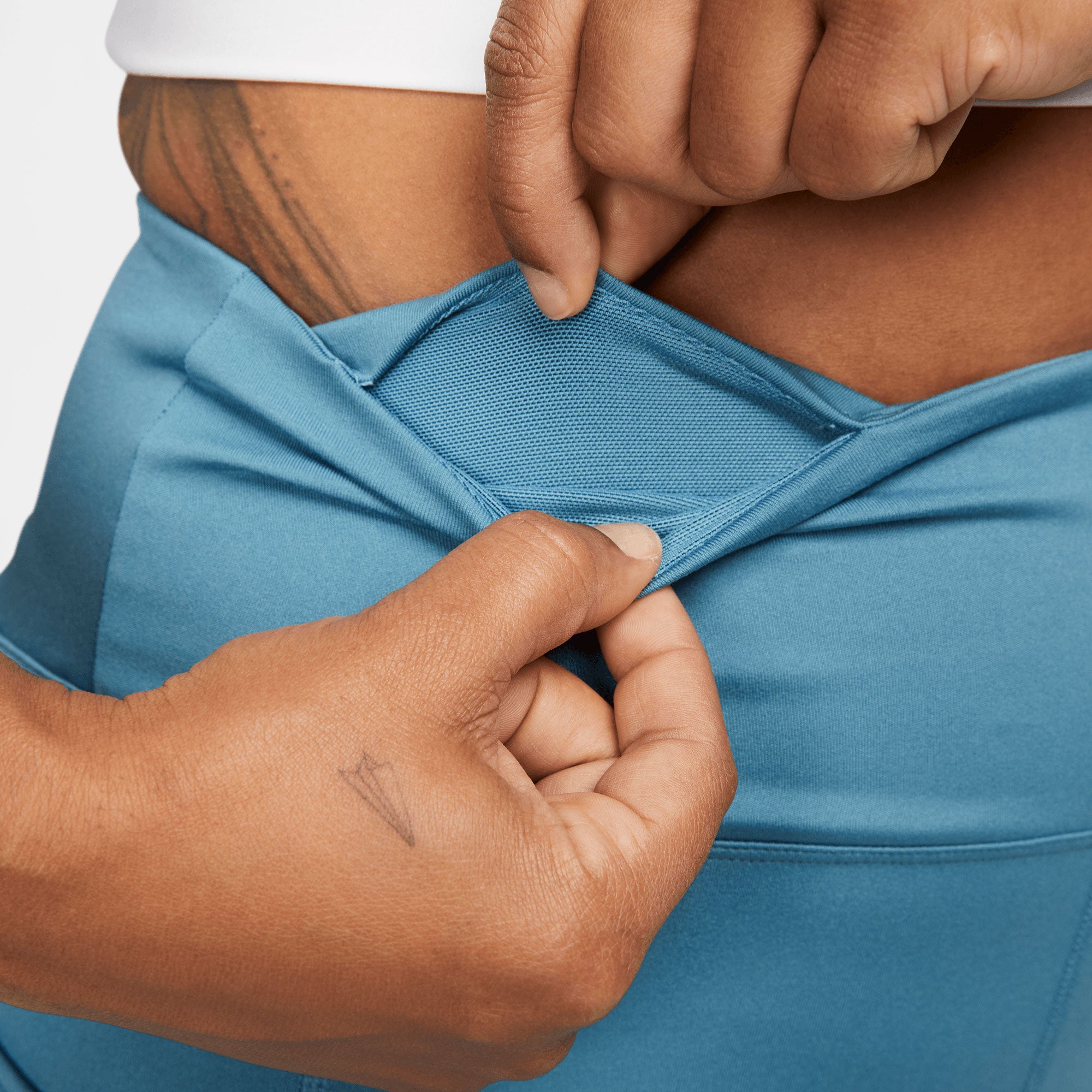 NikeCourt Dri-FIT Advantage Women's 4-Inch High-Rise Tennis Shorts