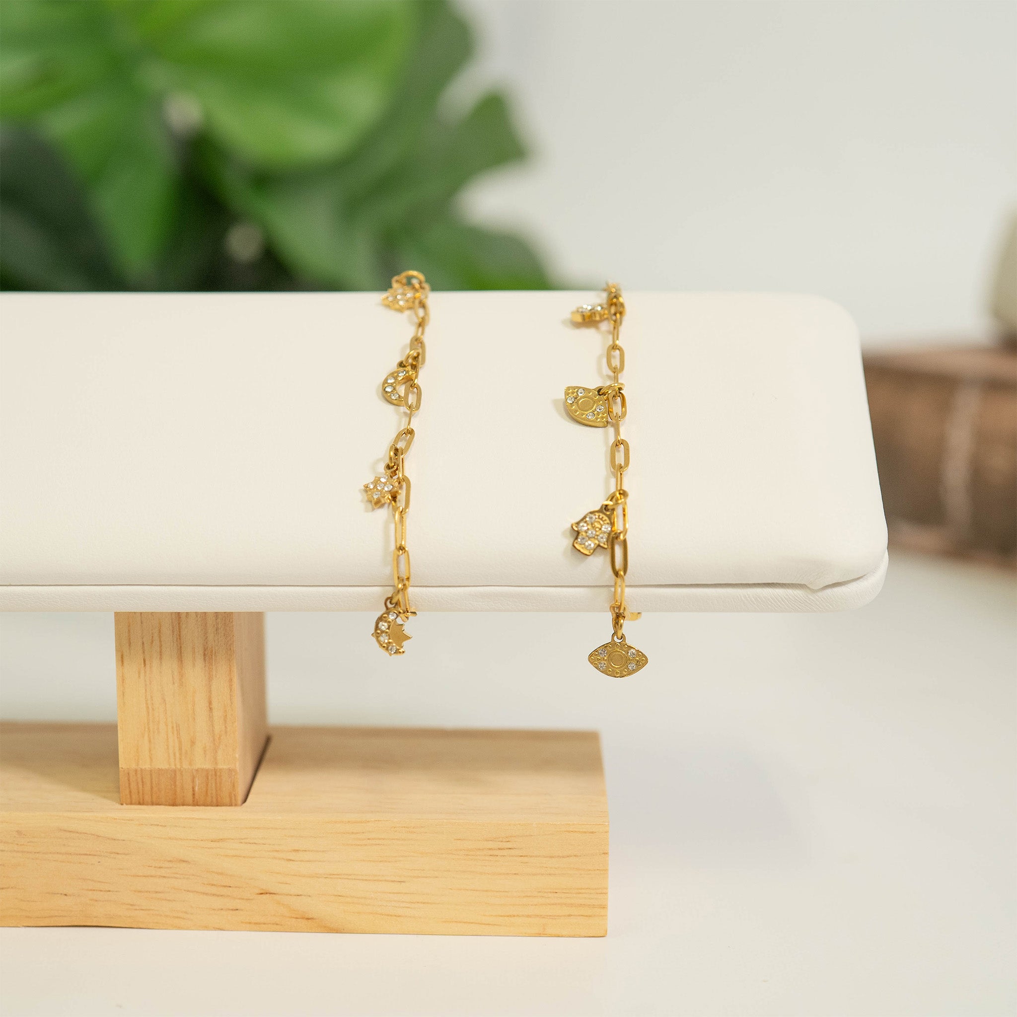 18K Gold PVD Stainless Steel Moon & Star Charm Bracelet / BRJ1009、mySite、dreamappss