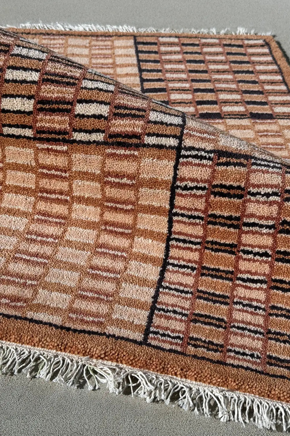 Brown and Tan Checkered Grid Hand Knotted Wool Rug、mySite、gigharbornorthrealestate