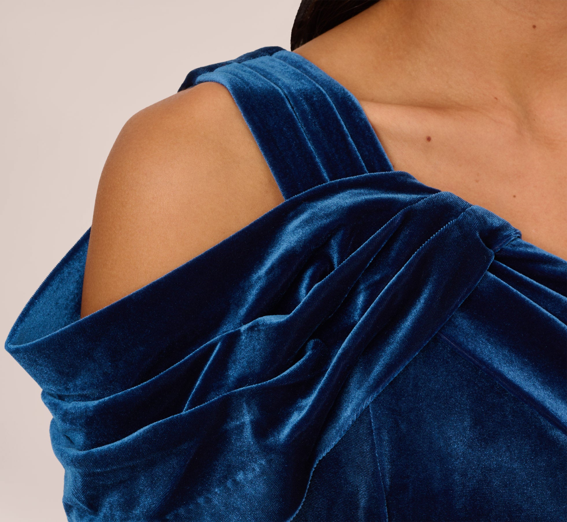 One Shoulder Velvet Mermaid Gown With Drape Sleeve In Ocean Wave、mySite、solidvoid