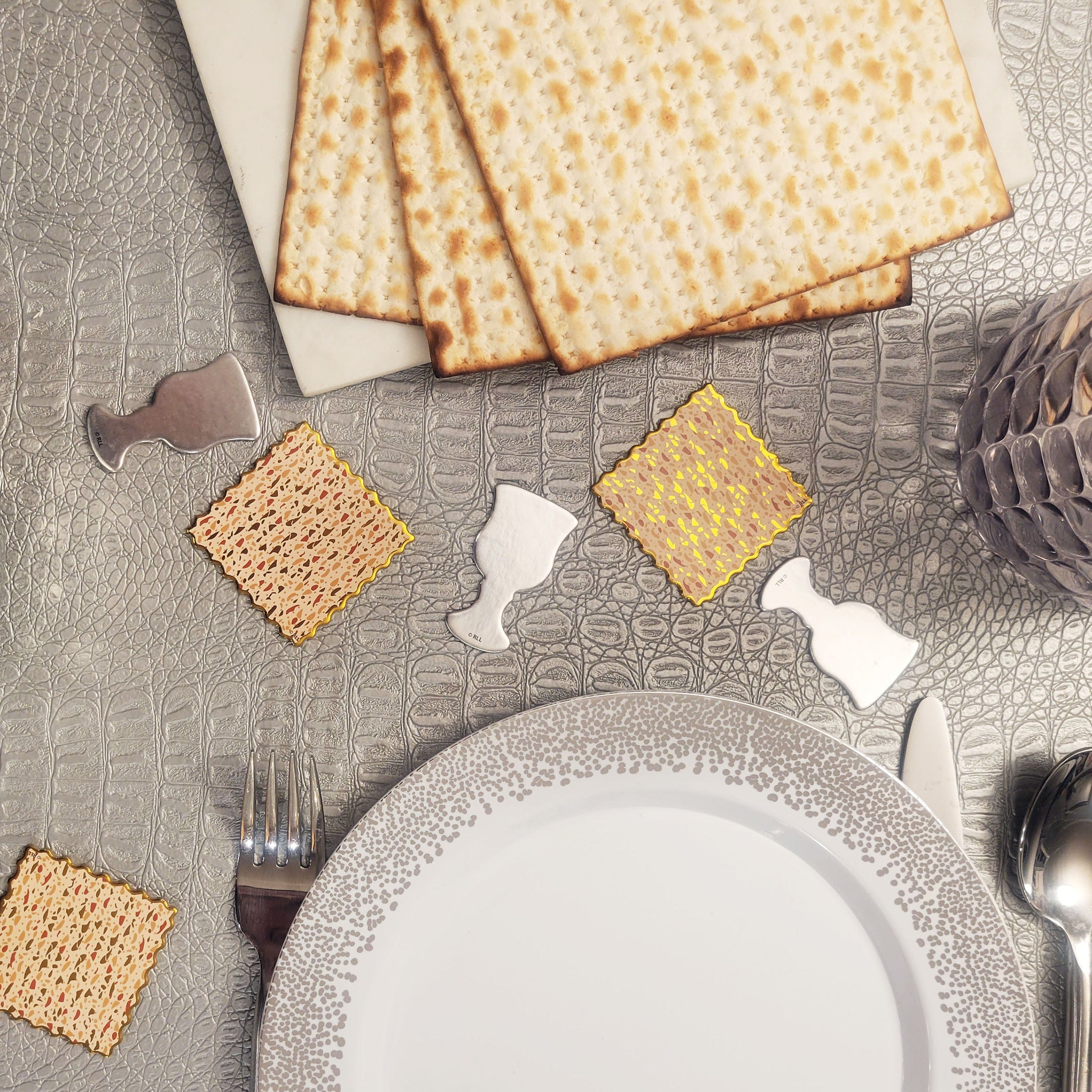 Passover Tablescatters - Matzahs and Wine Cups、mySite、topwebapps