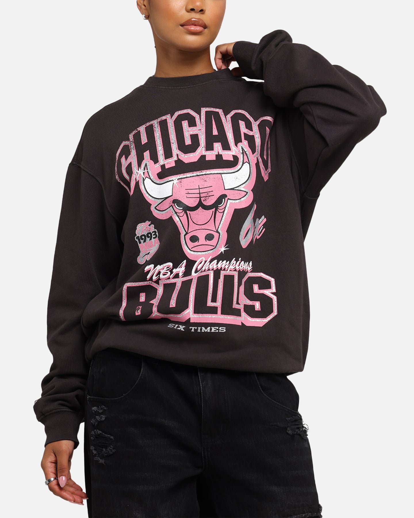 Mitchell & Ness Women's Chicago Bulls Arch Logo Crewneck Overdyed Black、mySite、zt4zffjzw