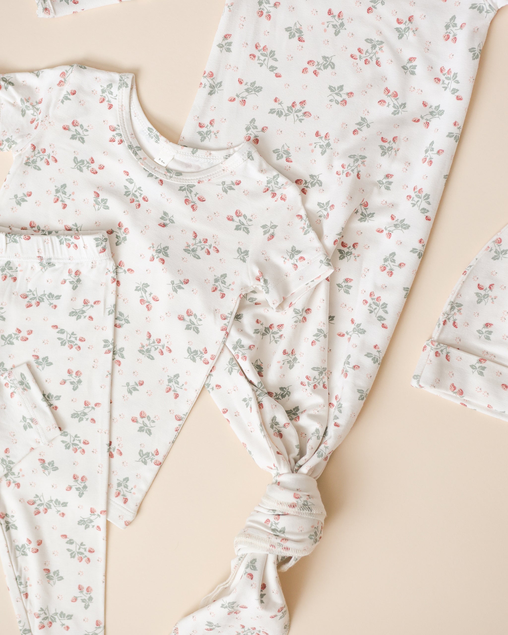  Knotted Baby Gown + Hat Set || Strawberries、mySite、layawaytickets