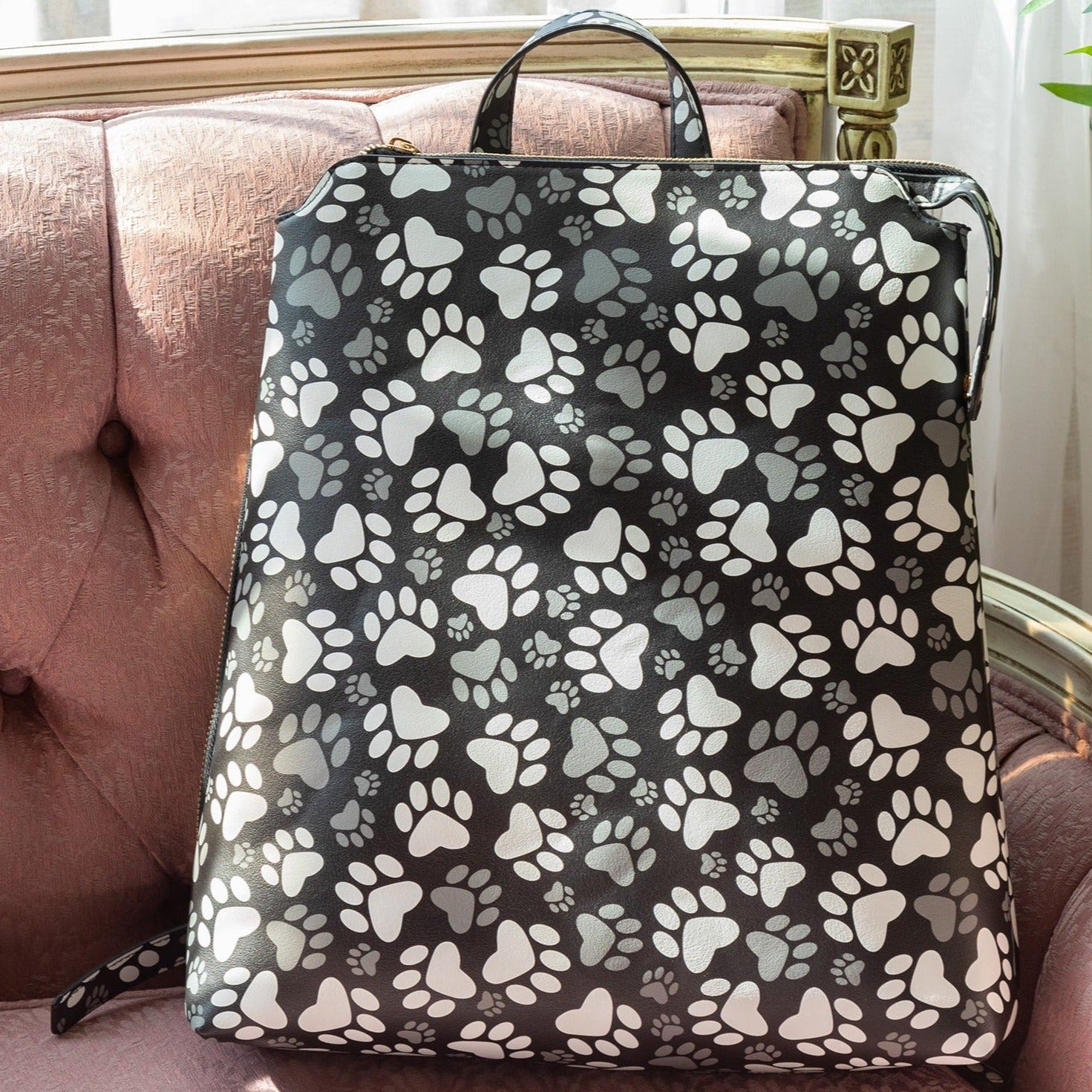 Paw Prints Galore Backpack、mySite、camillekostekn