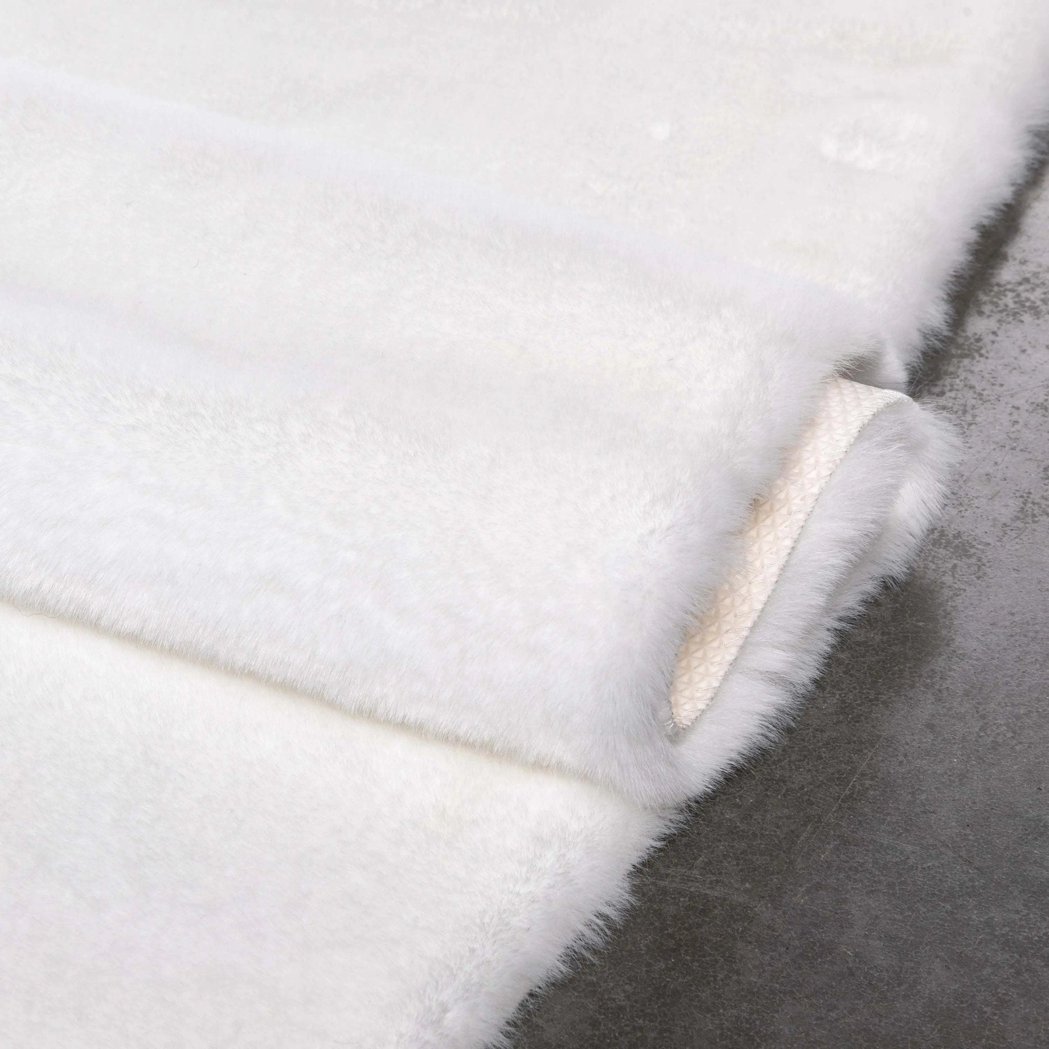 Crest Modern Glam Faux Fur Plush White Shag Rug、mySite、gigharbornorthrealestate