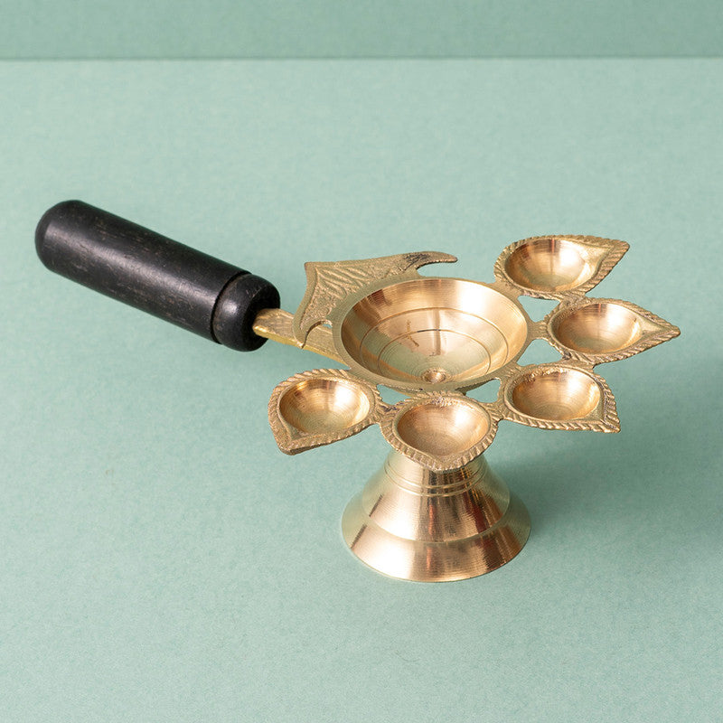 Brass Pooja Diya Stand | Golden、mySite、camillekostekn