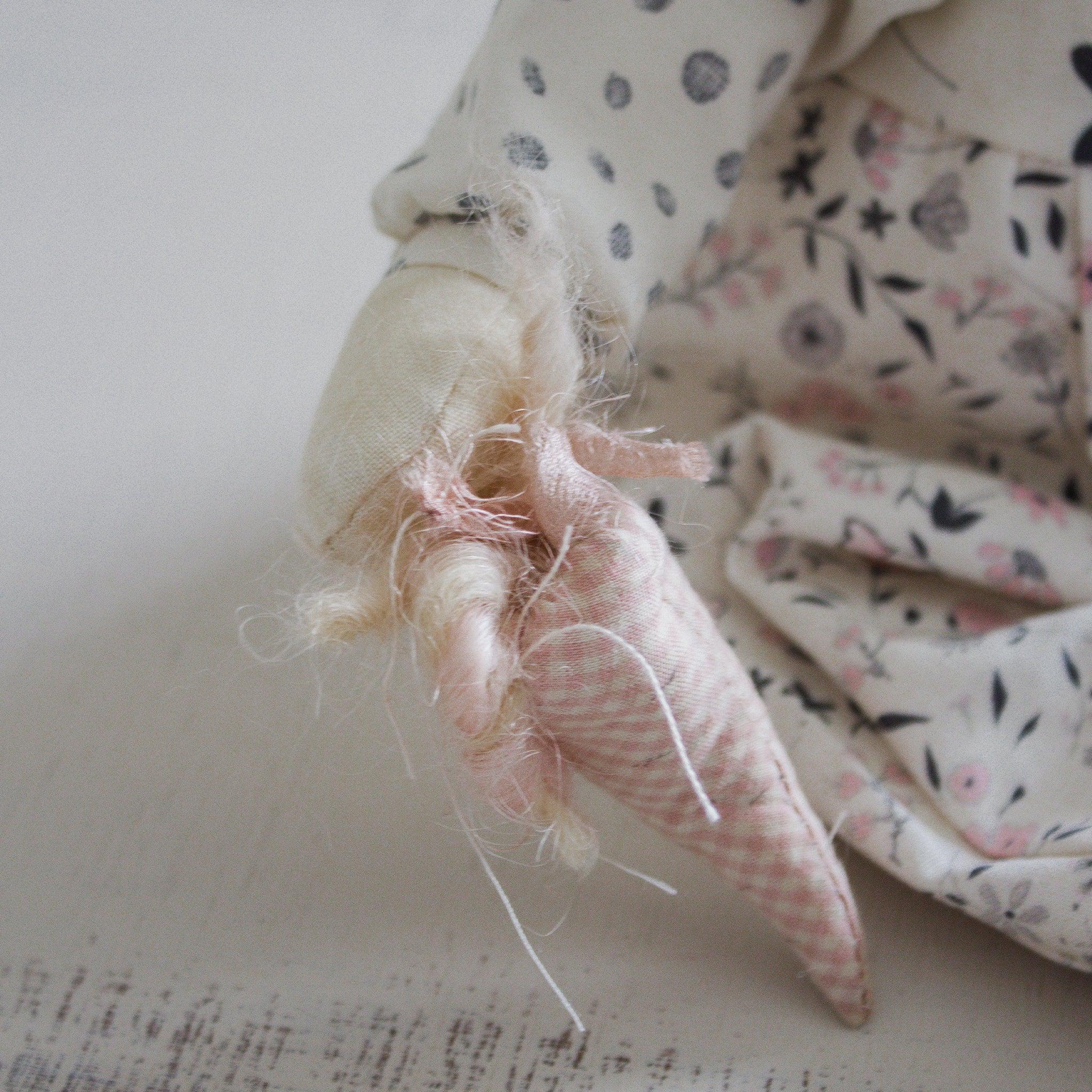 RETIRED - Hutch Studio Original - Gaye Bouquet - Hand-Crafted Cotton Bunny、mySite、g9winljtr