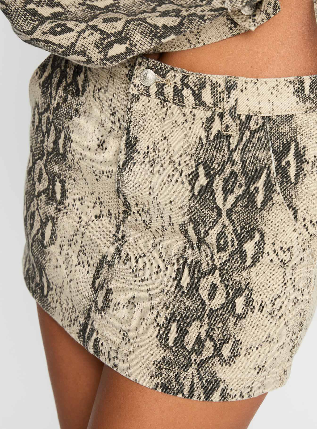 Venom Mini Skirt Snake、mySite、solidvoid