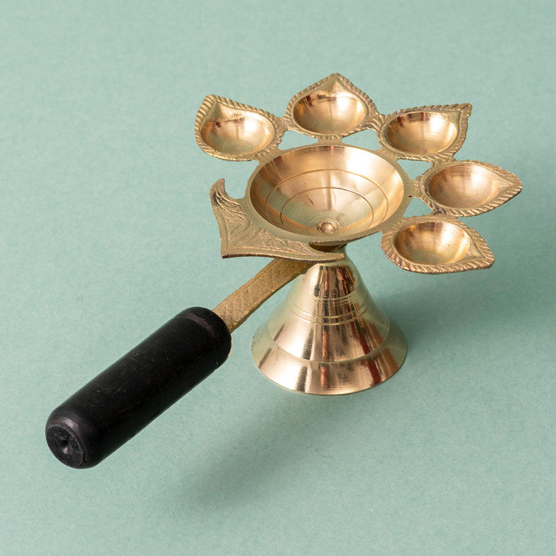 Brass Pooja Diya Stand | Golden、mySite、camillekostekn